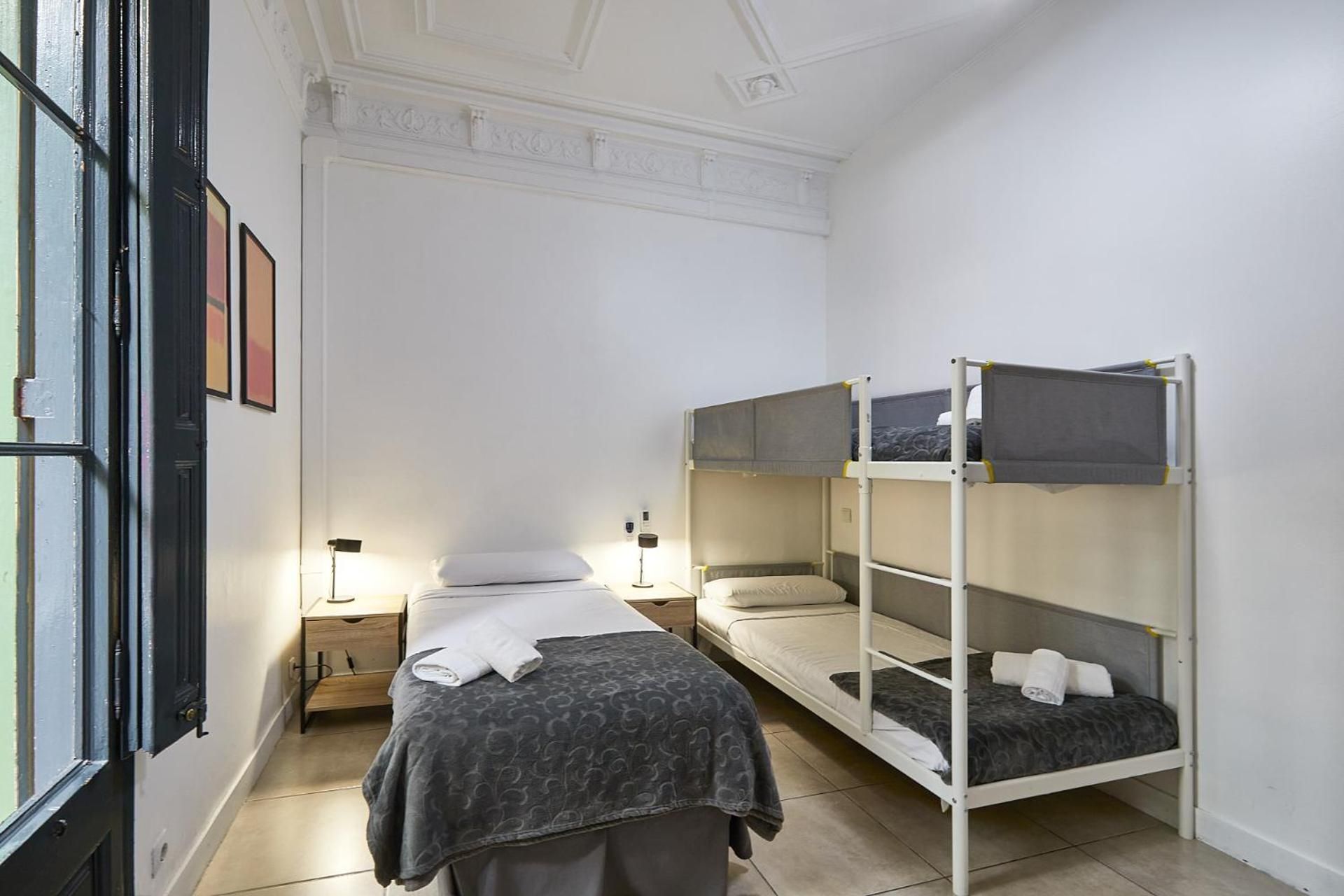 Basic Triple Room with Shared Bathroom