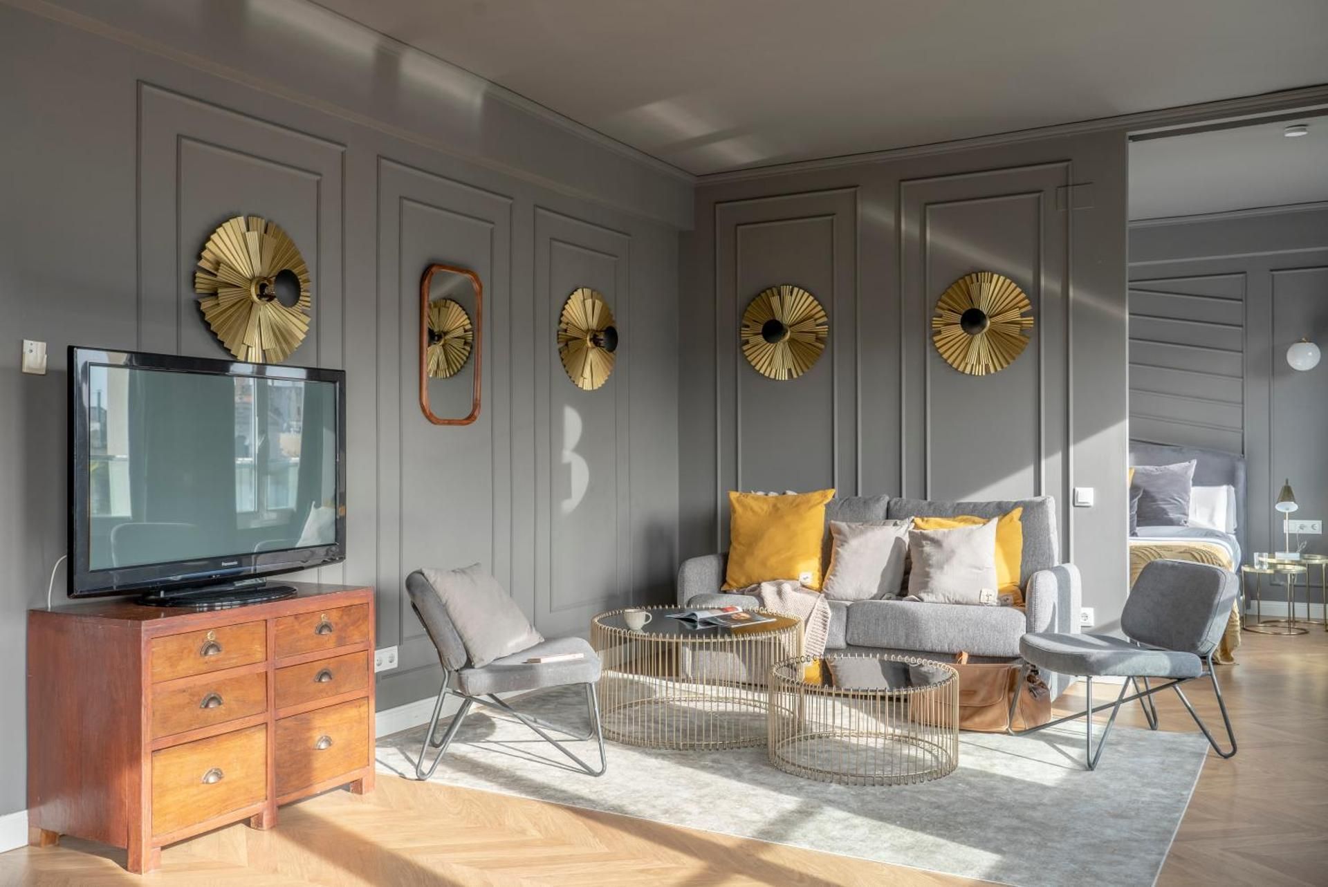 DELUXE APARTMENT