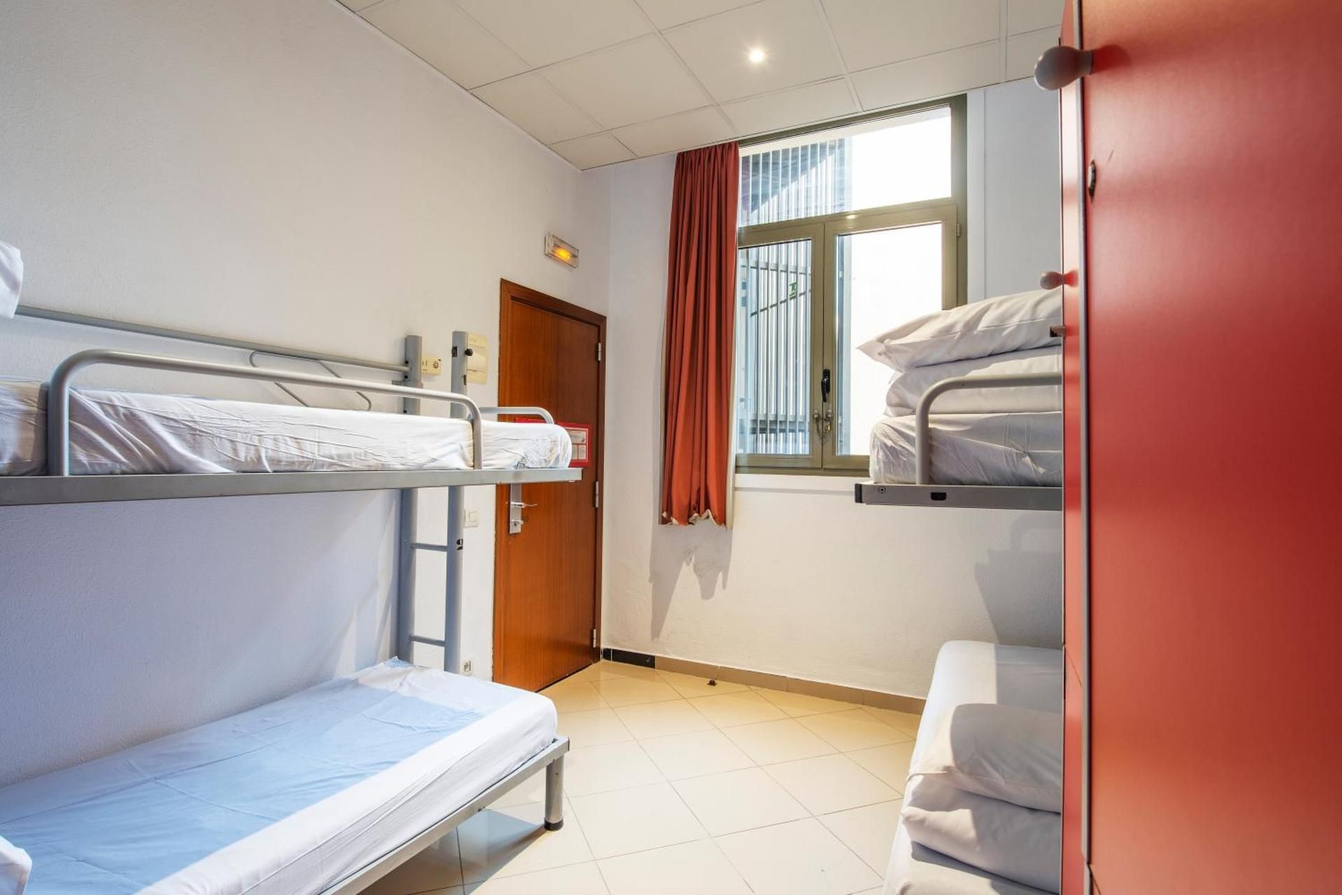 Bed in 4-Bed Male Dorm Shared Bathroom
