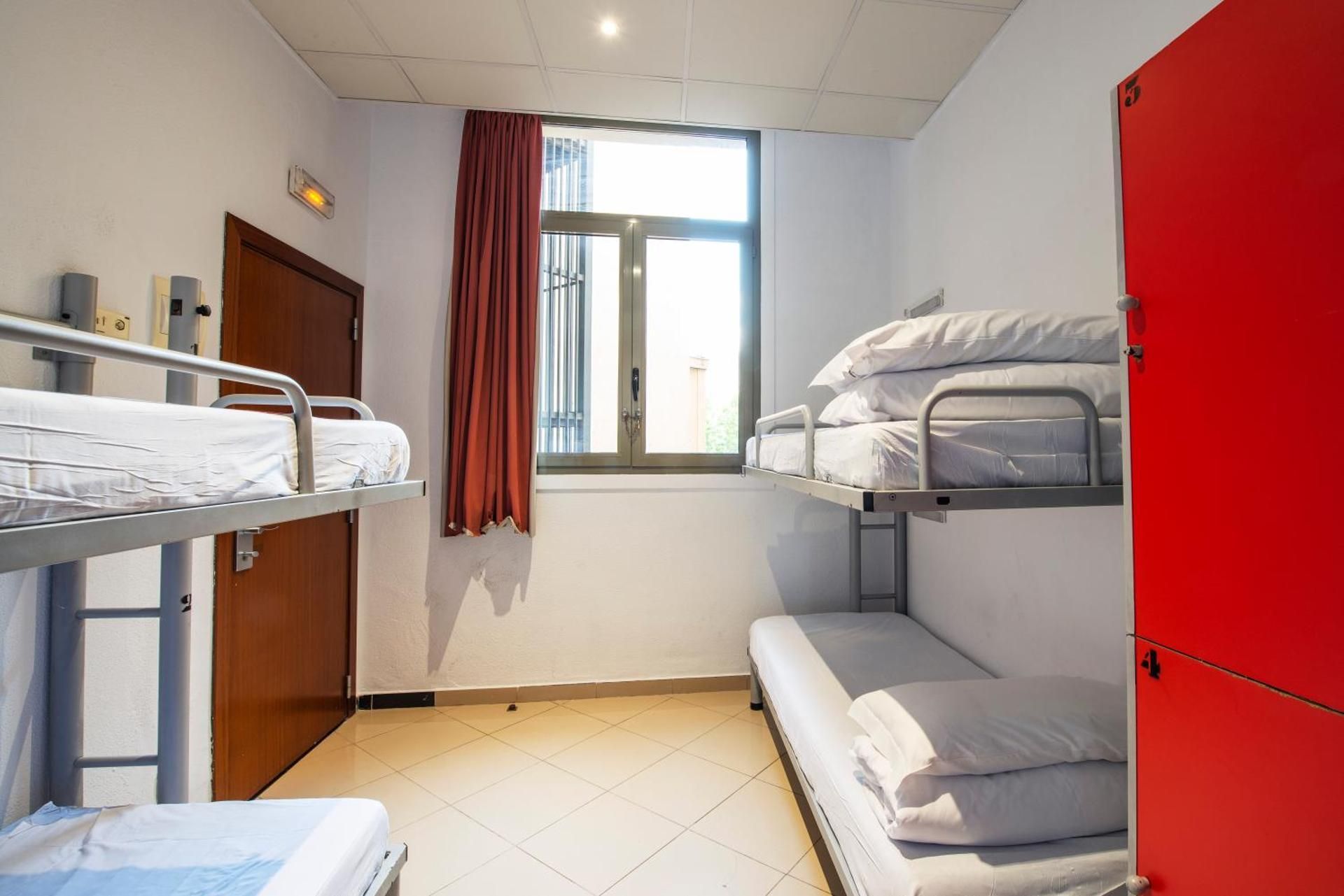bed in 4-bed female dorm ensuite