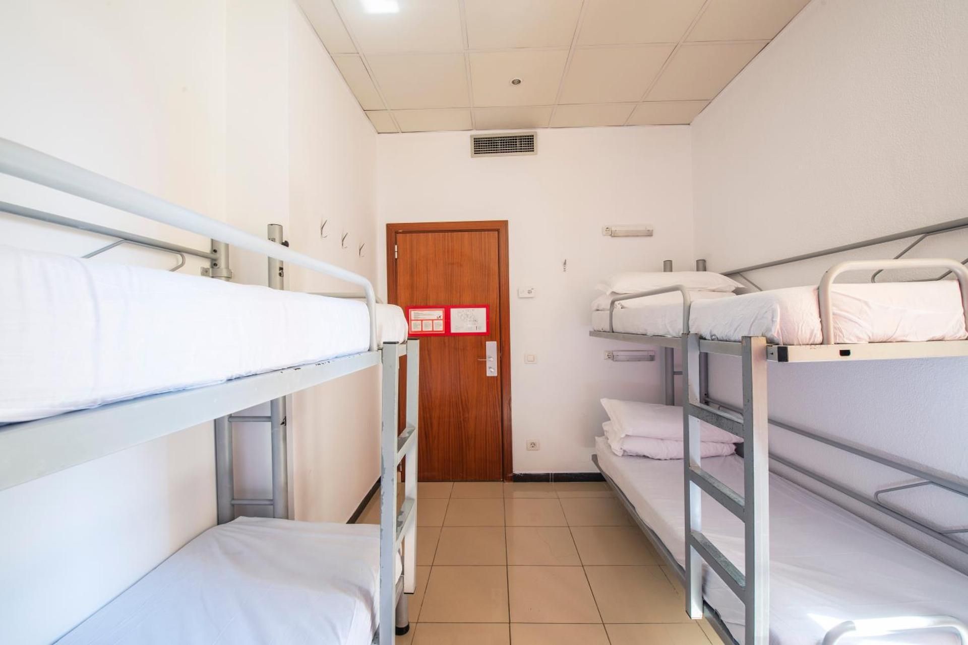 Bed in 4-Bed Male Dorm Shared Bathroom