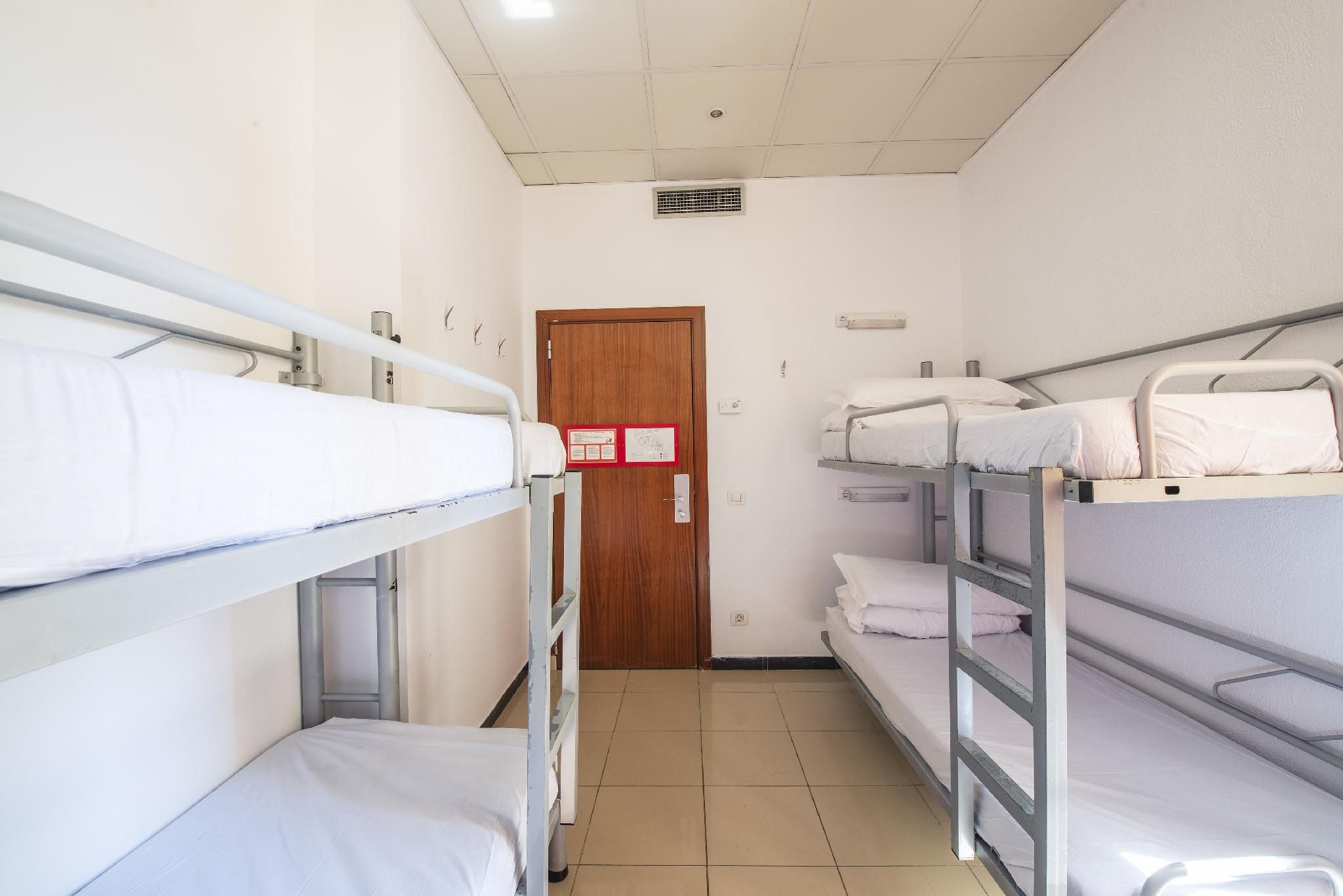Bed in 4-Bed Mixed Dorm Shared Bathroom
