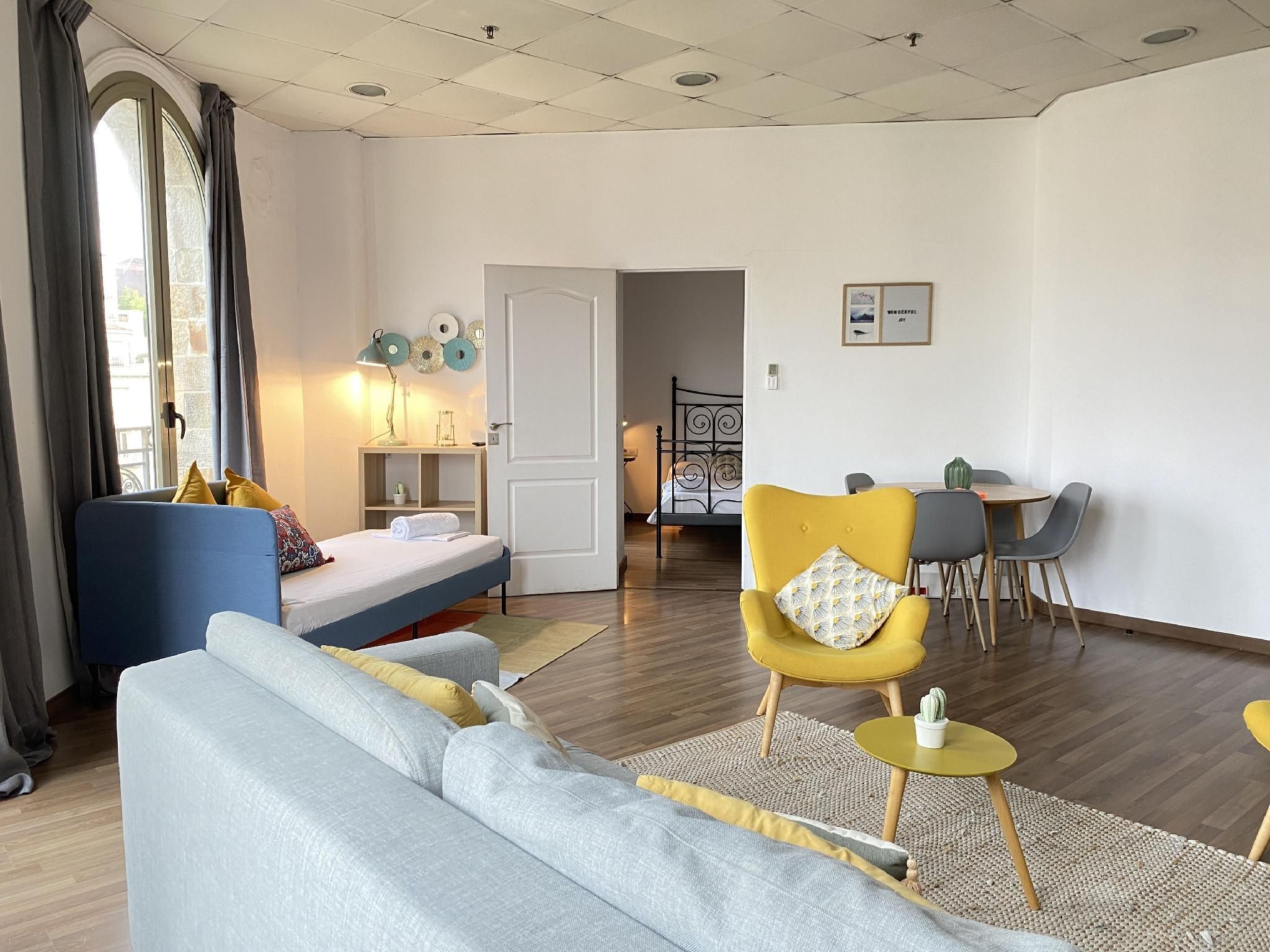 4-Bed Apartment Ensuite with Balcony