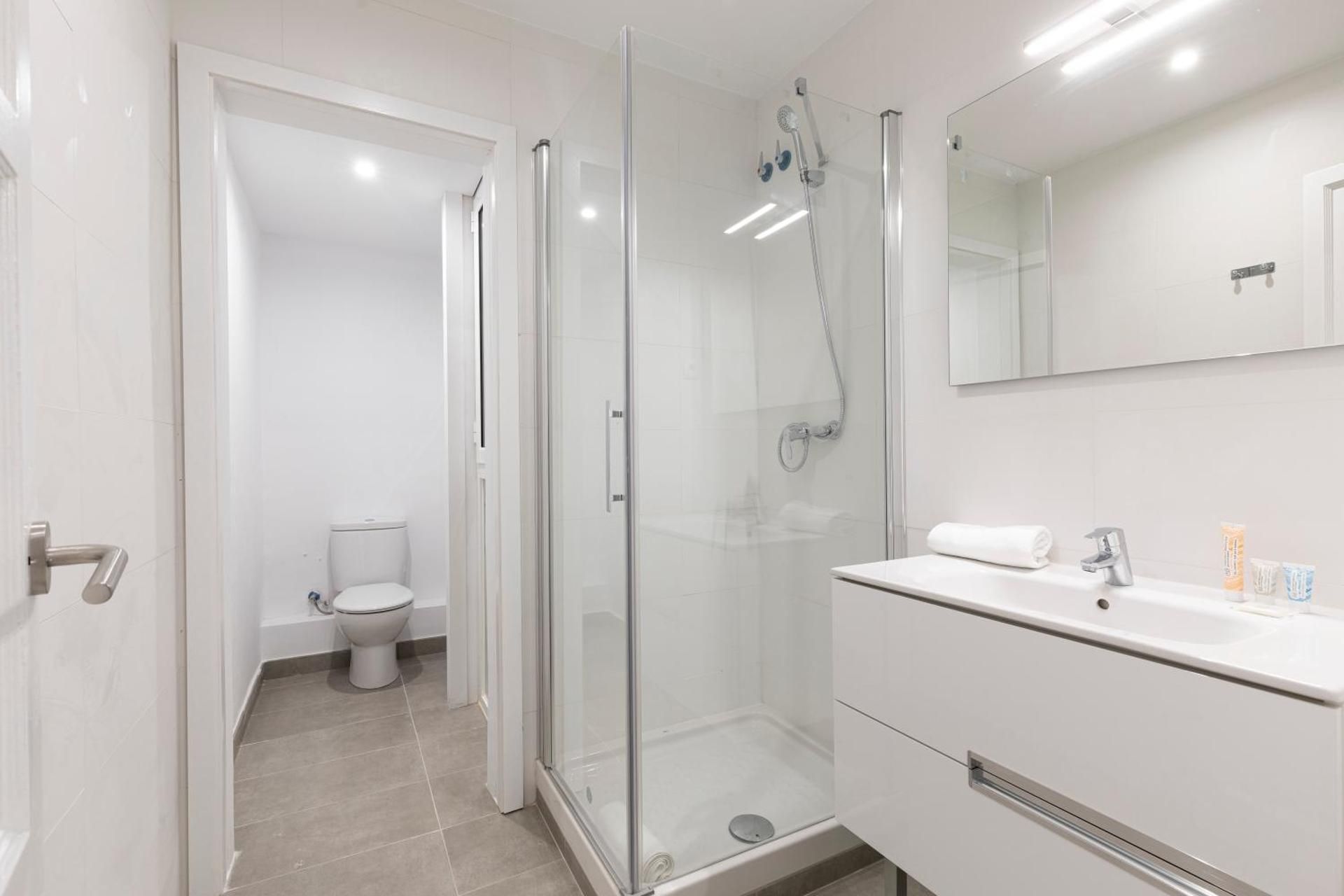 Three-Bedroom Apartment with two bathrooms, 5 pax