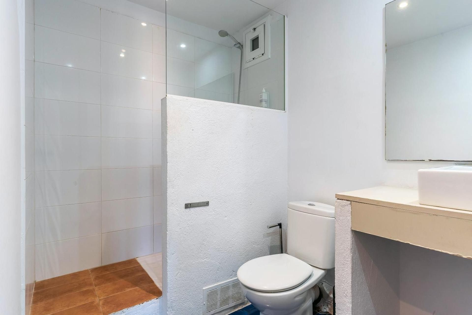 Three-Bedroom Apartment with one bathroom, 5 pax