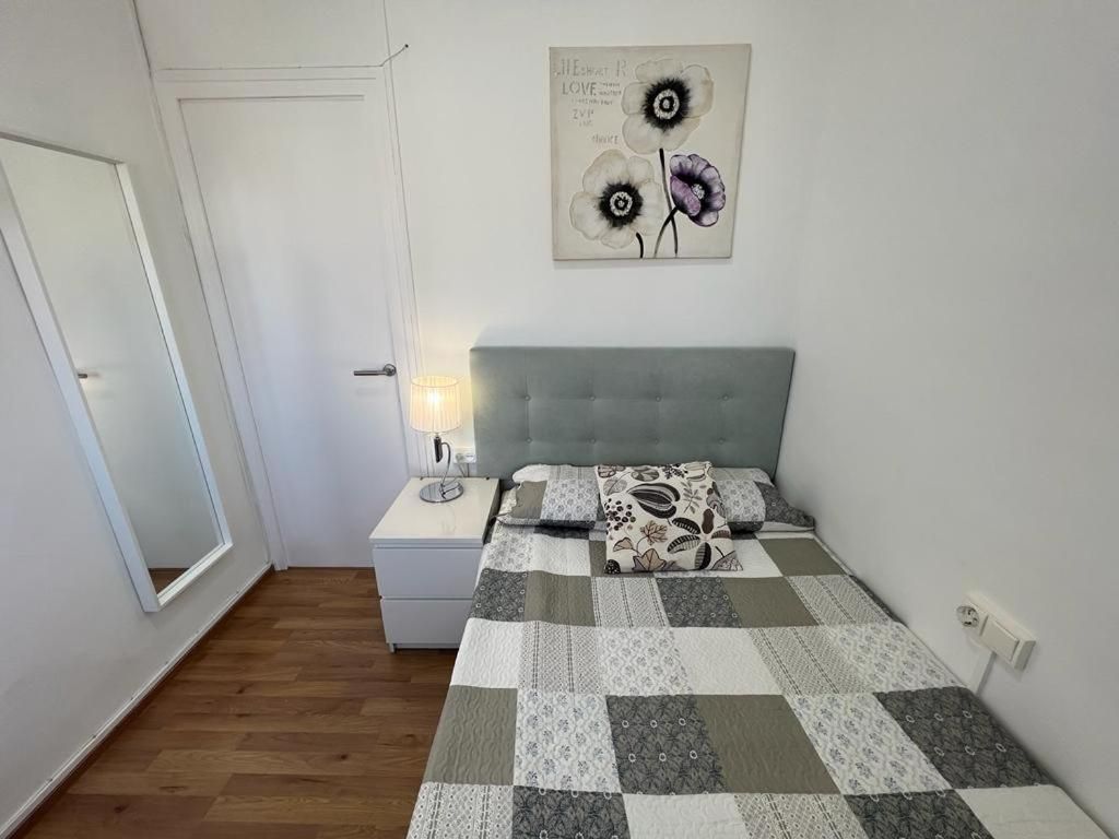 Standard Single Room with Shared Bathroom