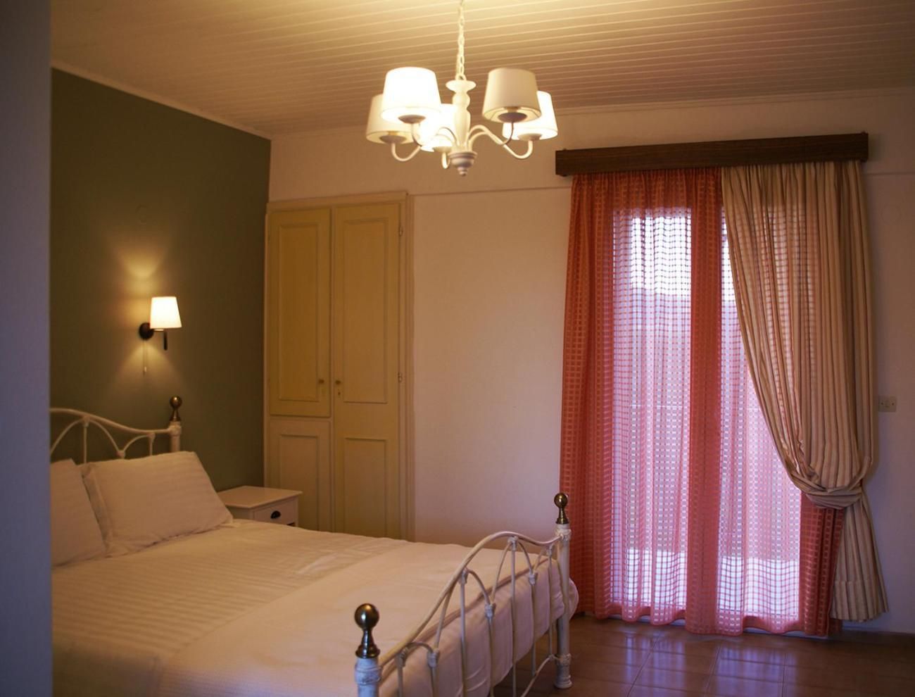 Studio (2 Adults)