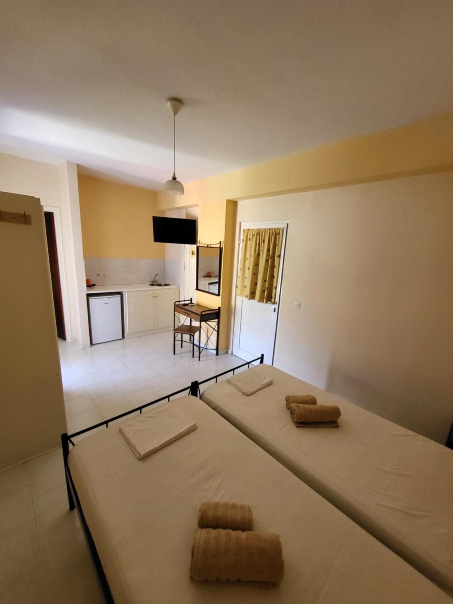 Studio (2 Adults)