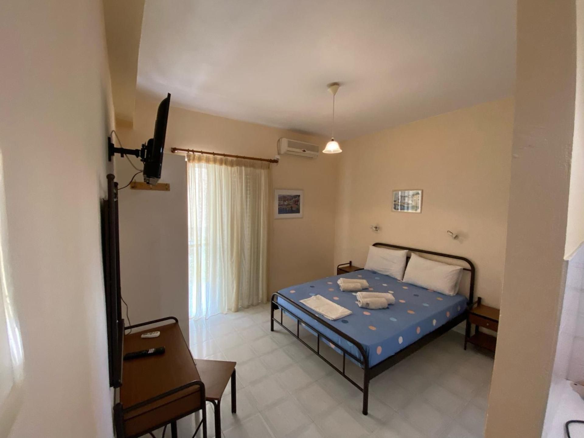 Studio (2 Adults)