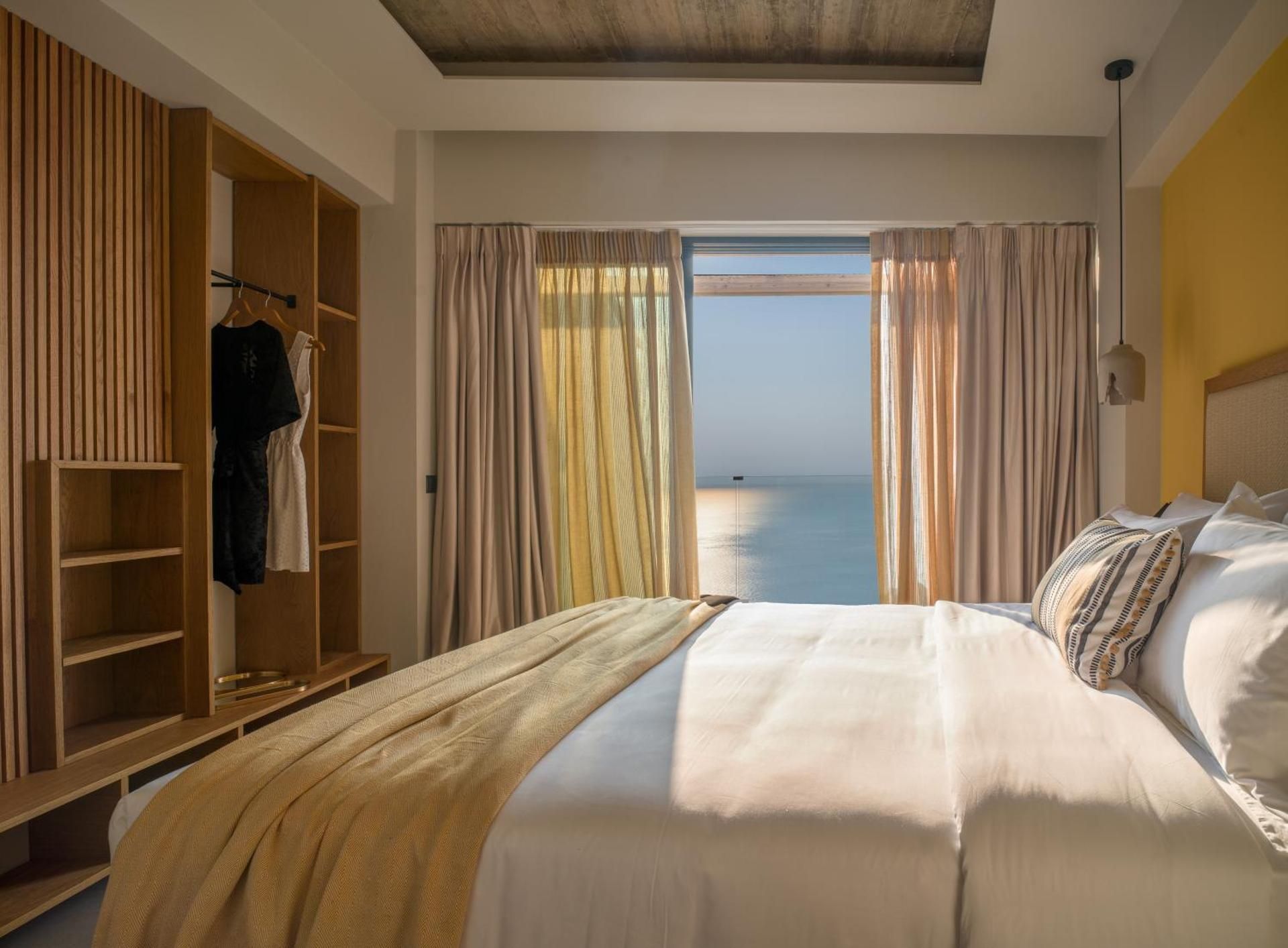 3-bedroom villa with Private Heated Pool and Birds eye sunset & panoramic sea views