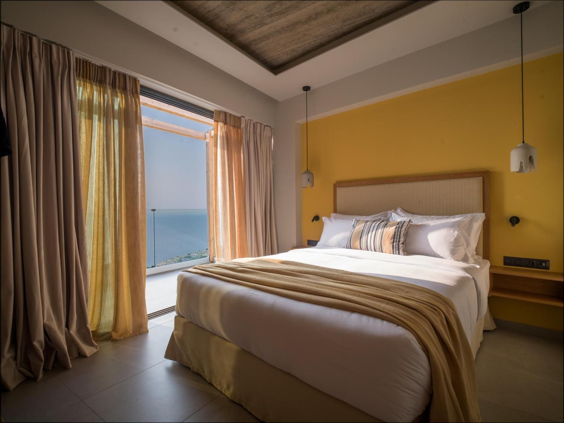 3-bedroom villa with Private Heated Pool and Birds eye sunset & panoramic sea views