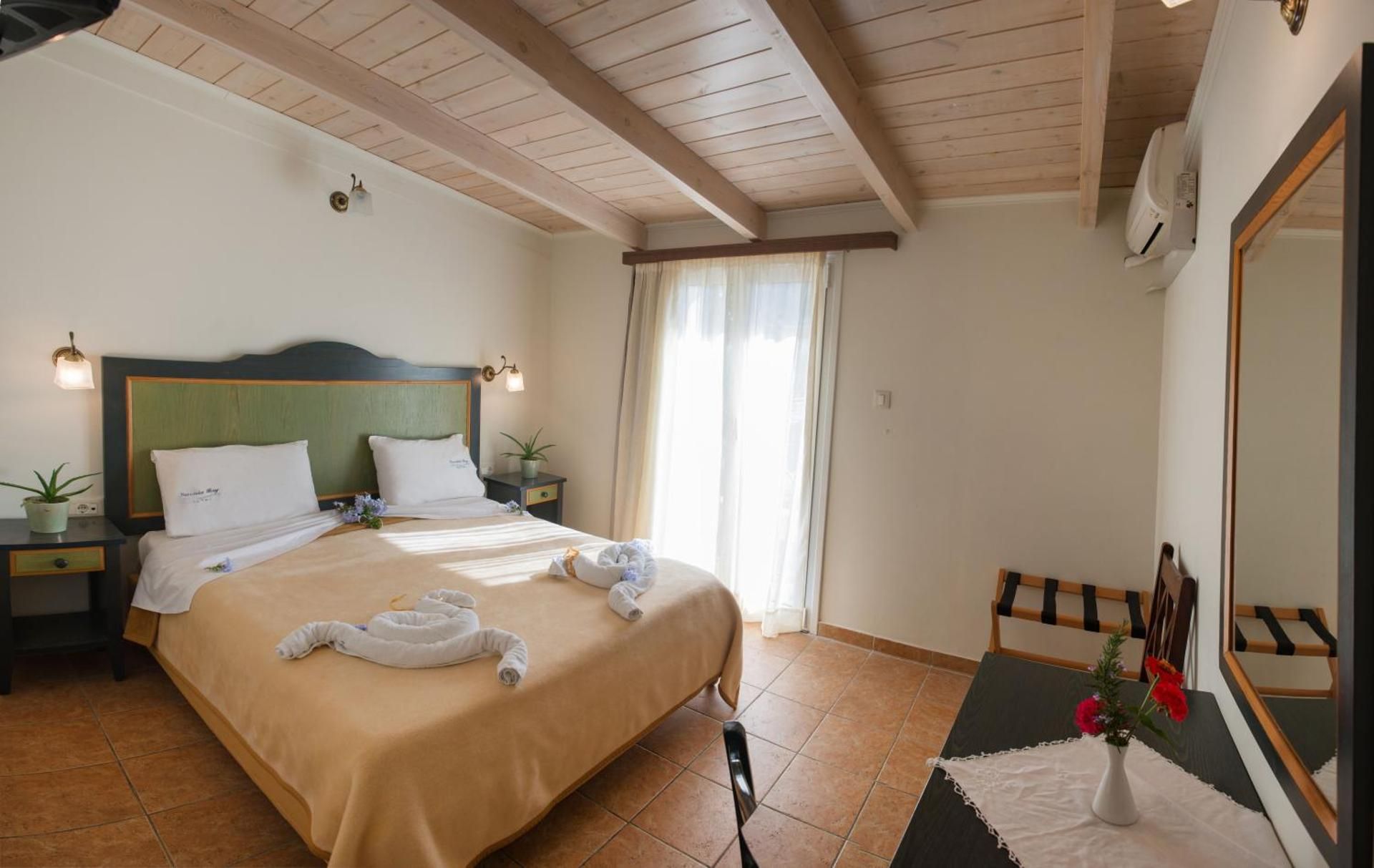 Suite (2 Adults + 2 Children)
