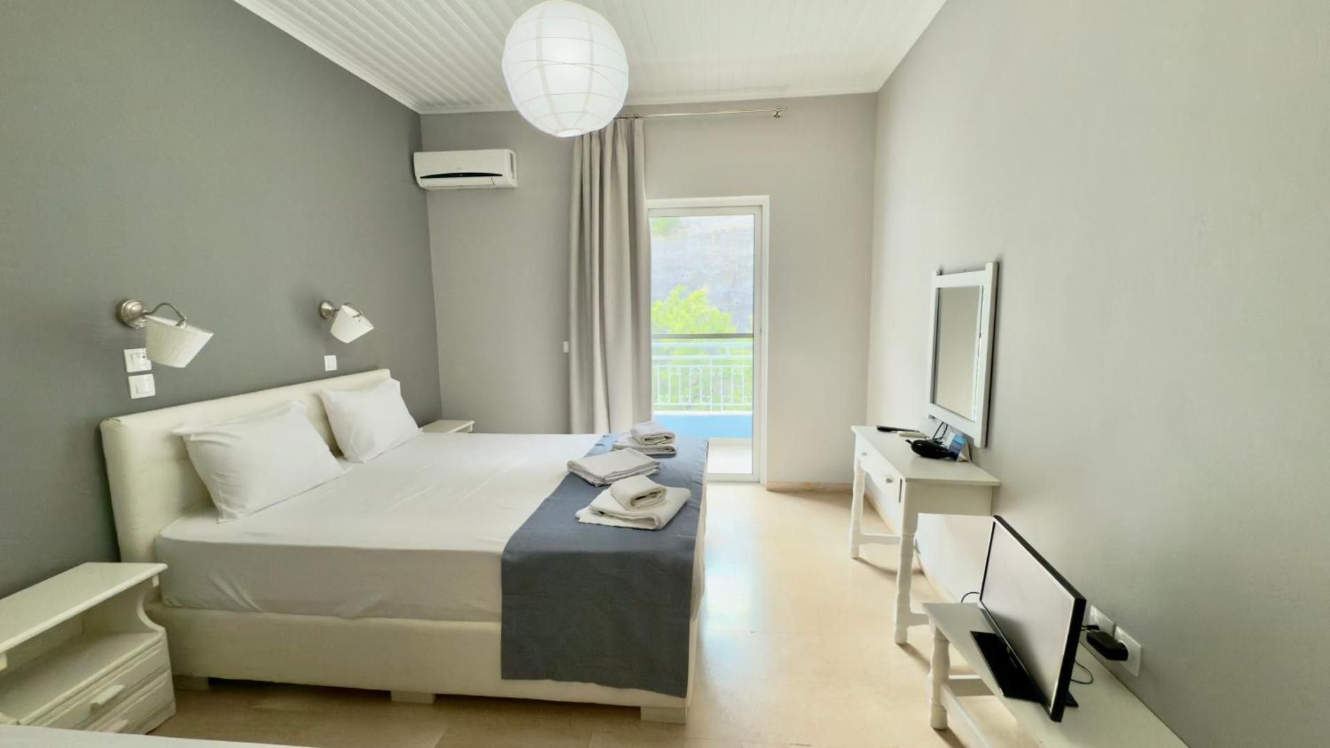 Standard Room with Mountain View