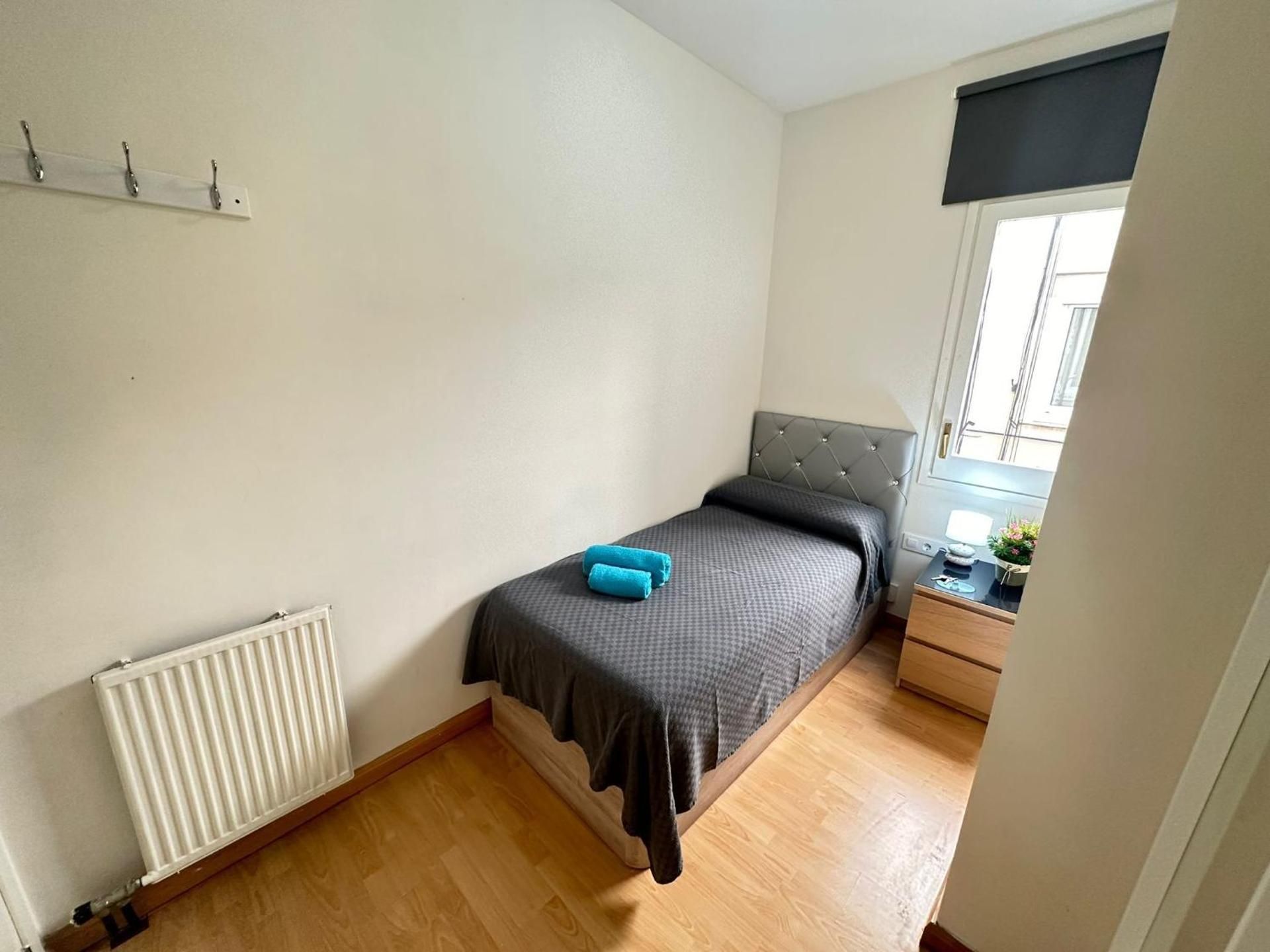 Single Room with Shared Bathroom