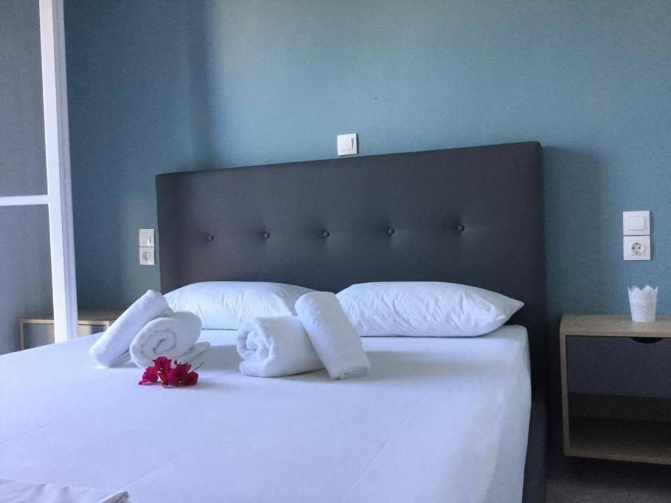 Deluxe One Bedroom Apartment with Partial Sea View