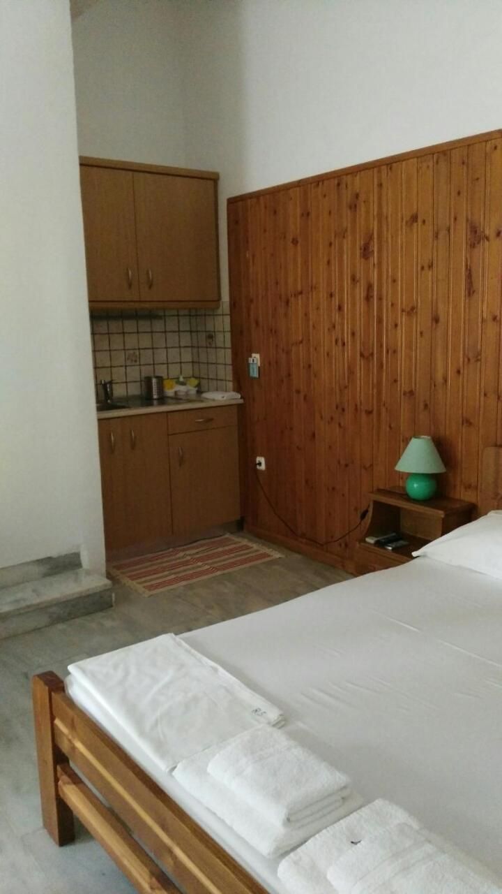 Studio No.3 (3 adults)