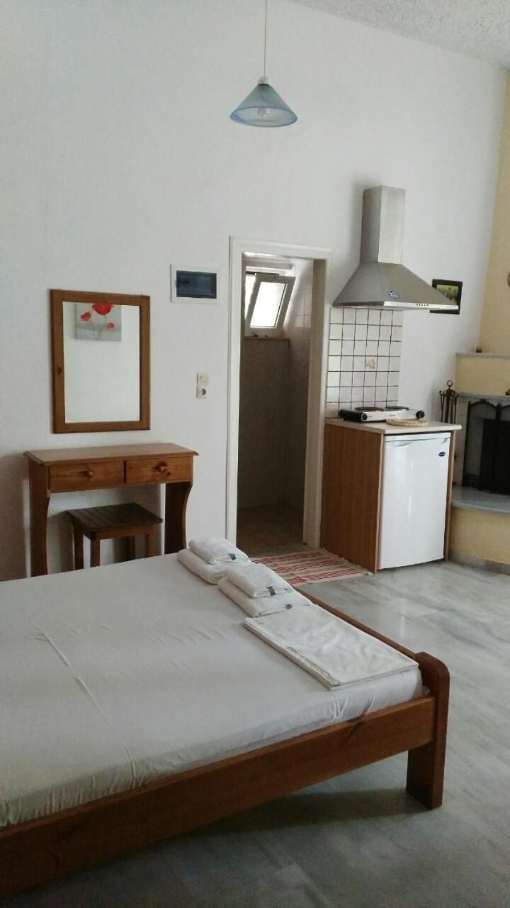 Studio No.3 (3 adults)