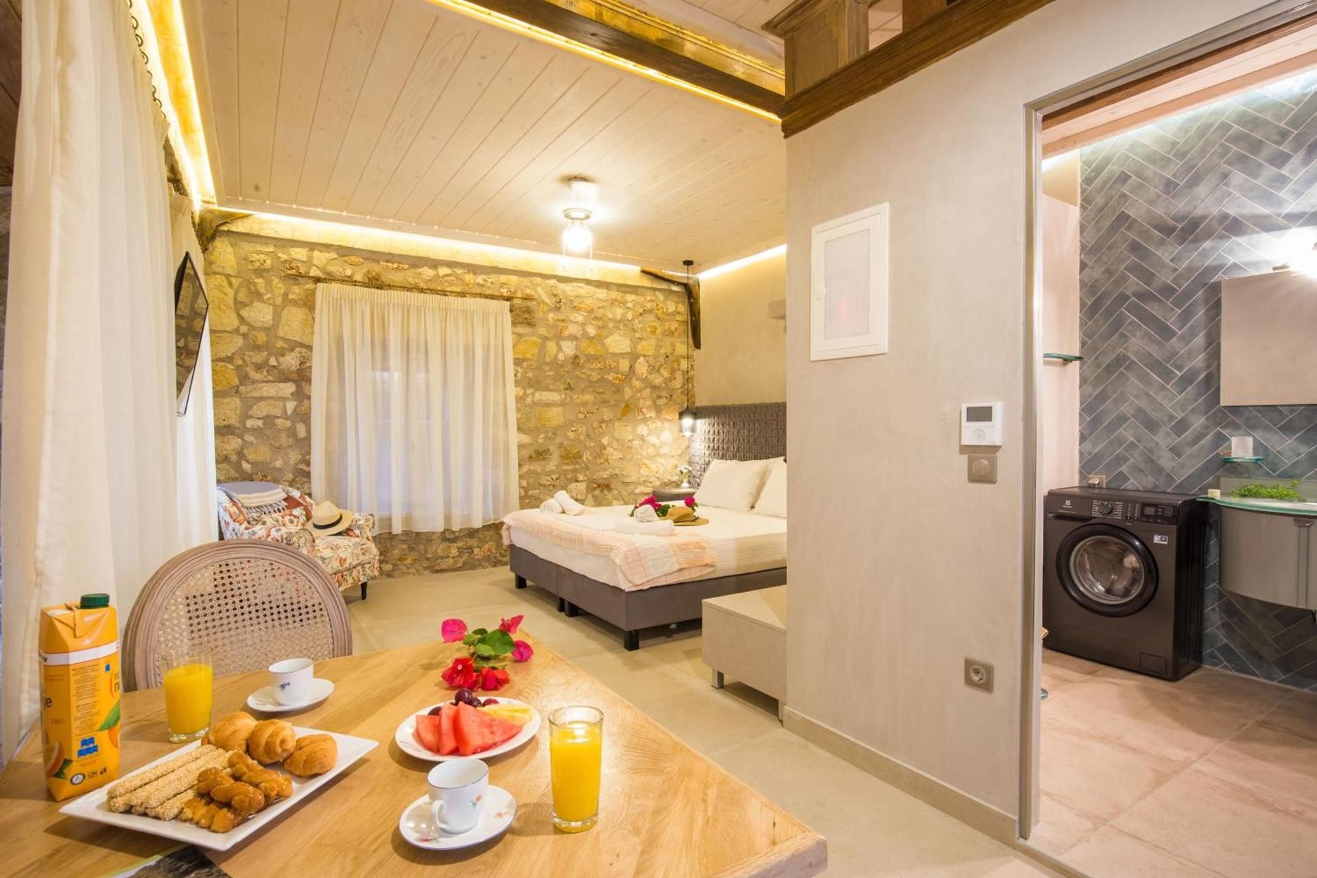 Deluxe King Suite