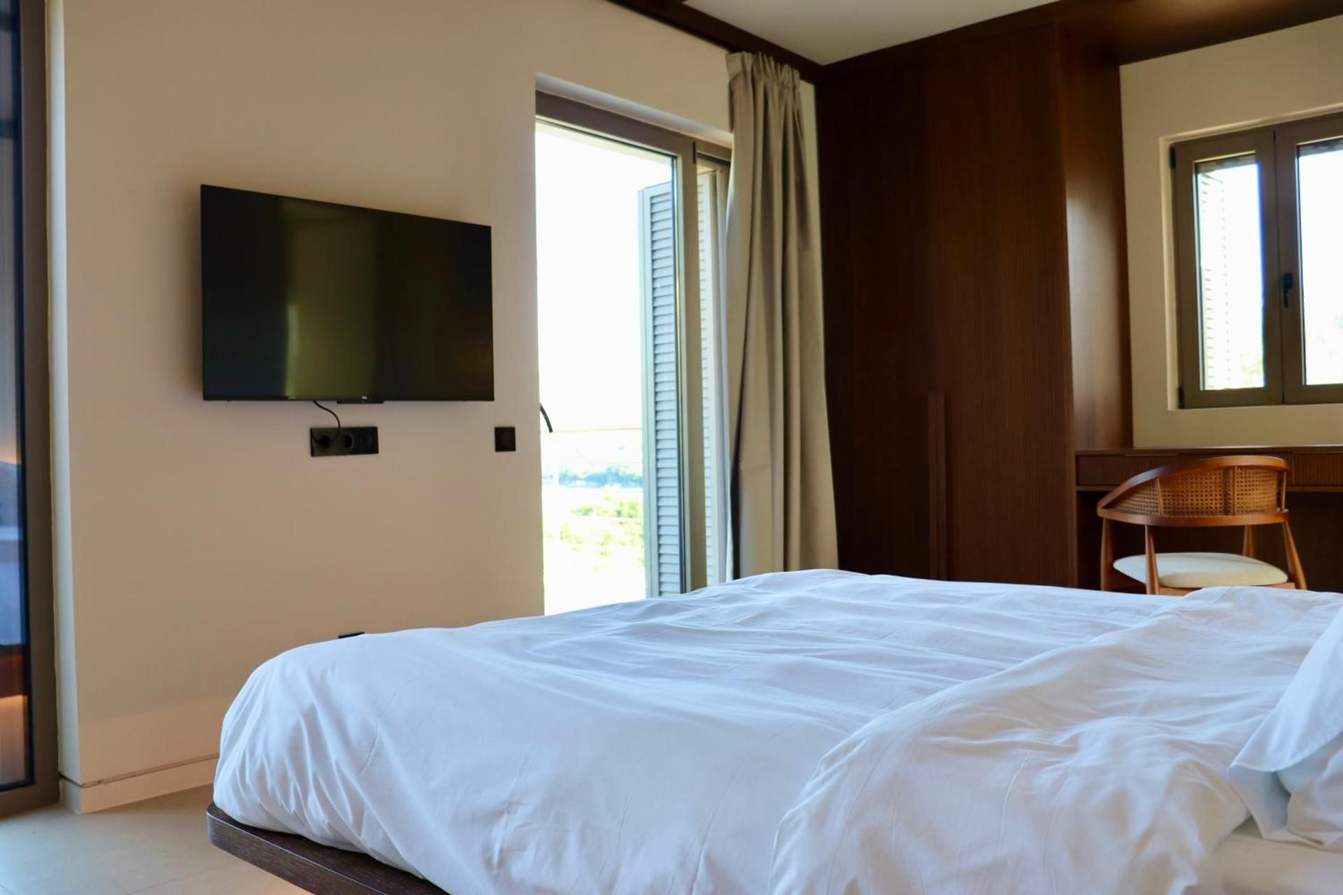 Deluxe Double Room with Balcony and Sea View