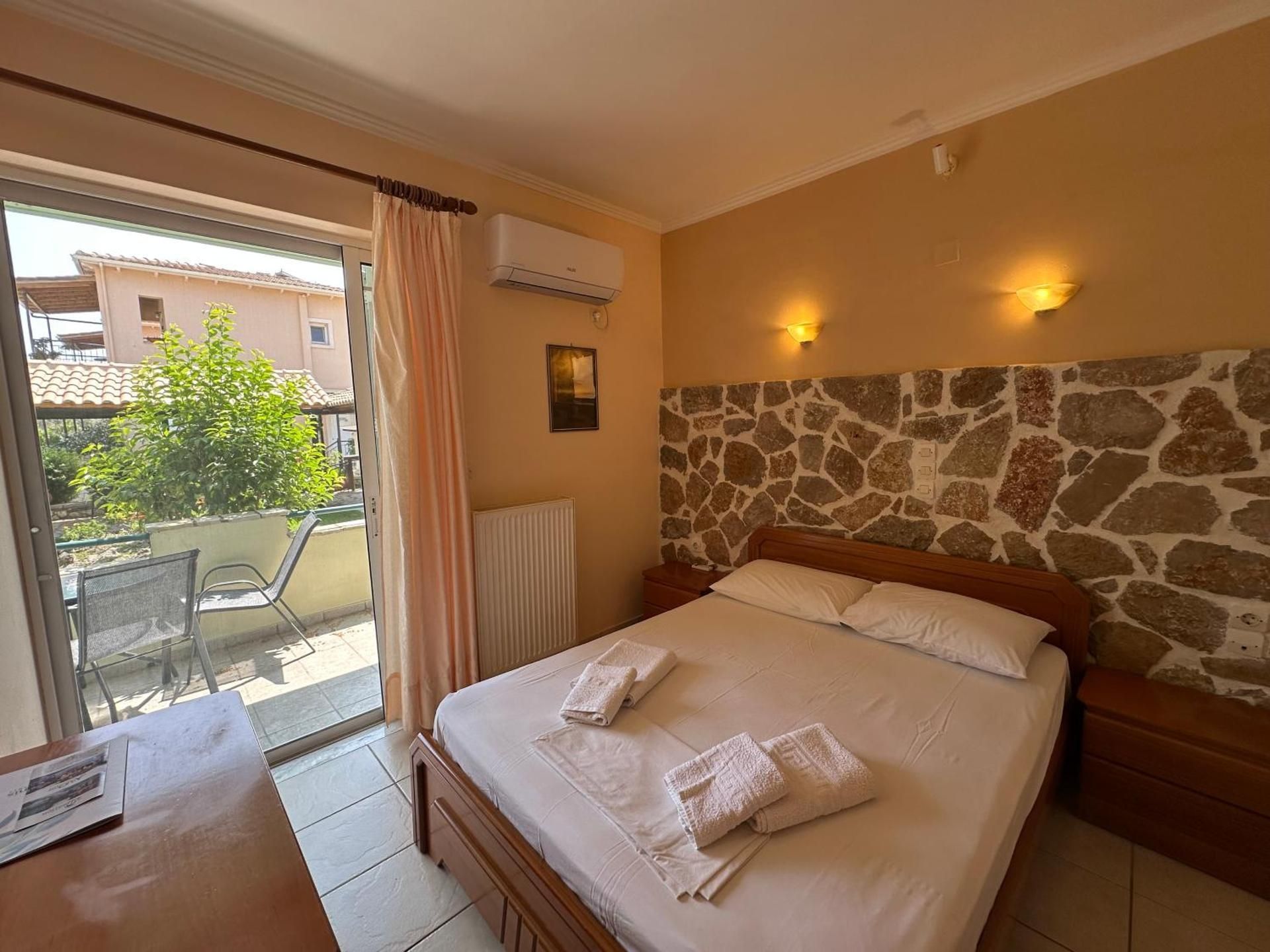 One-Bedroom Apartment with Garden View
