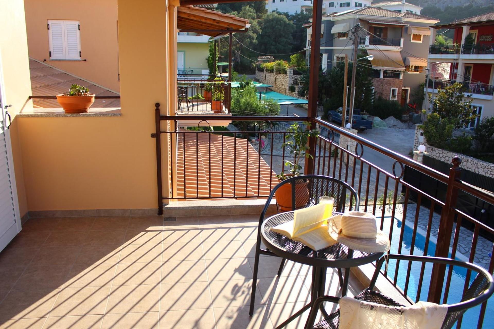 Apartment with Pool View 