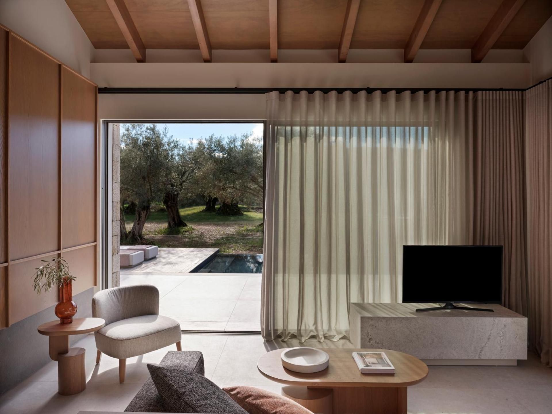 Majestic 2-Bedroom Villa with Private Heated Pool