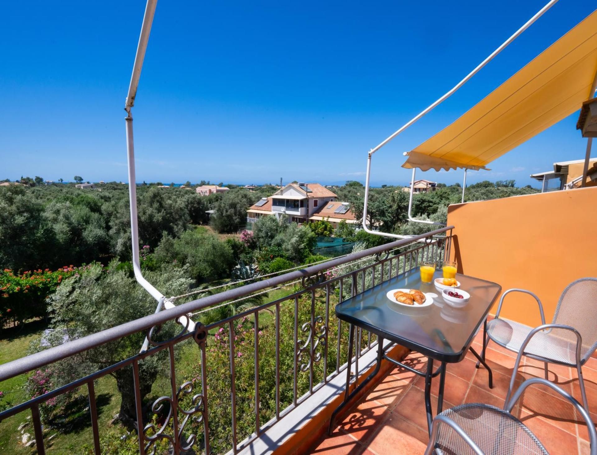 Studio (2 Adults) with Garden View
