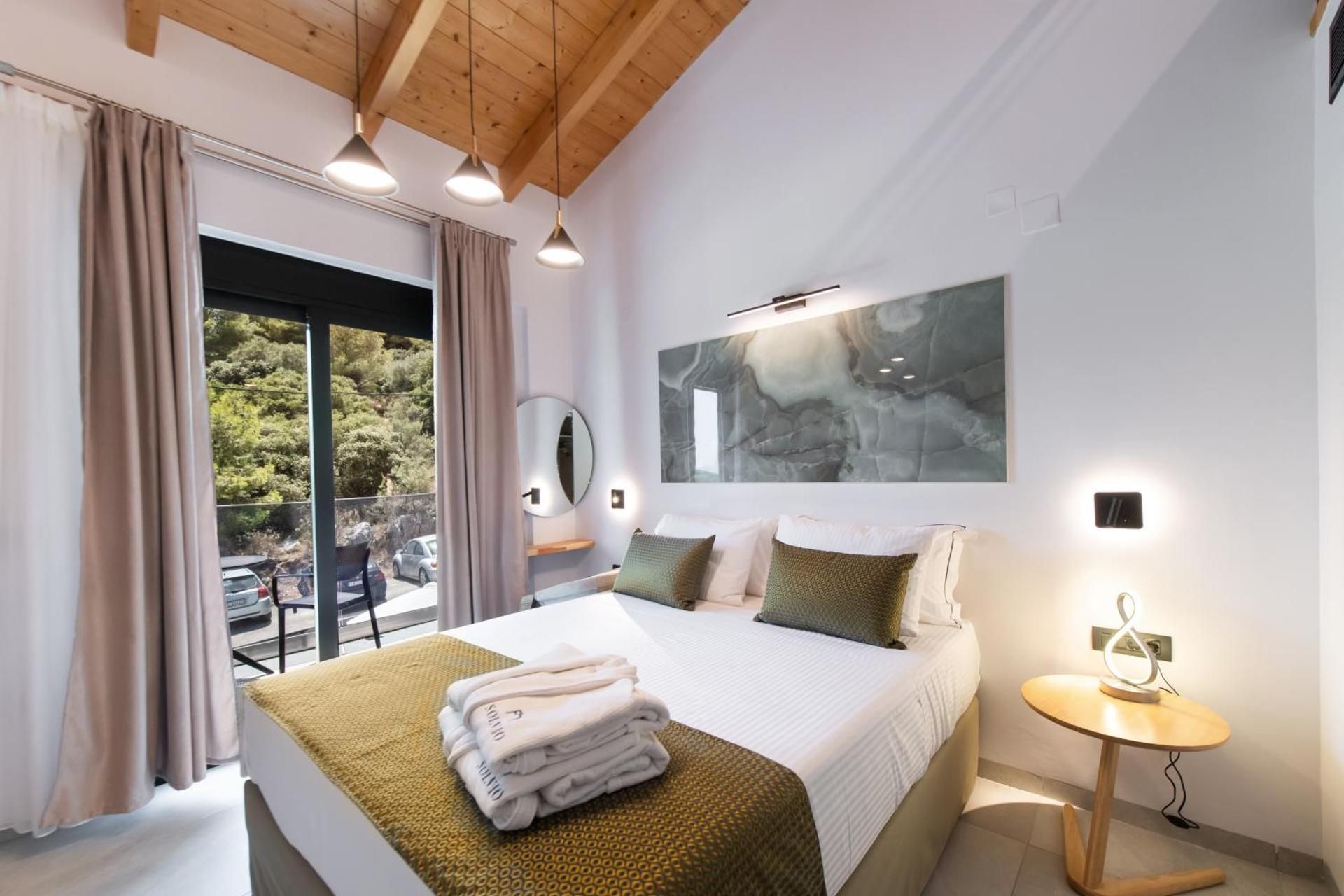 King Suite with Pool View