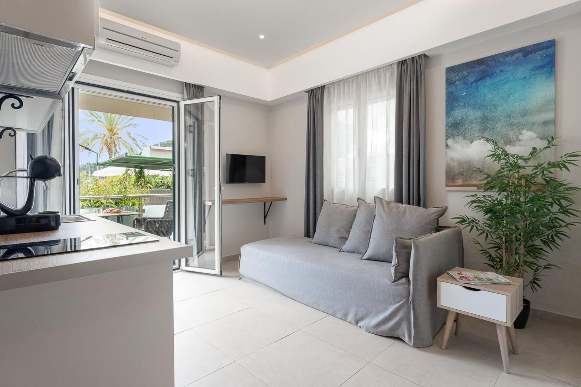 Apartment with Garden View