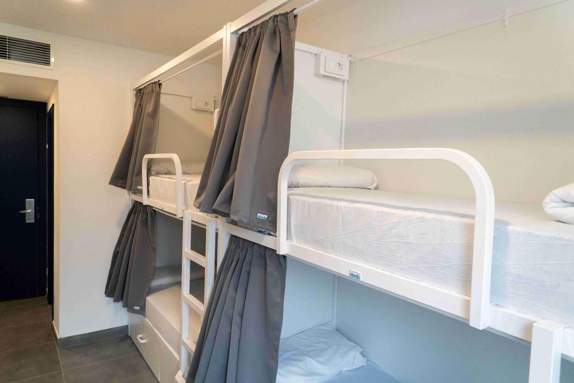 Private Dormitory Room (6 People)