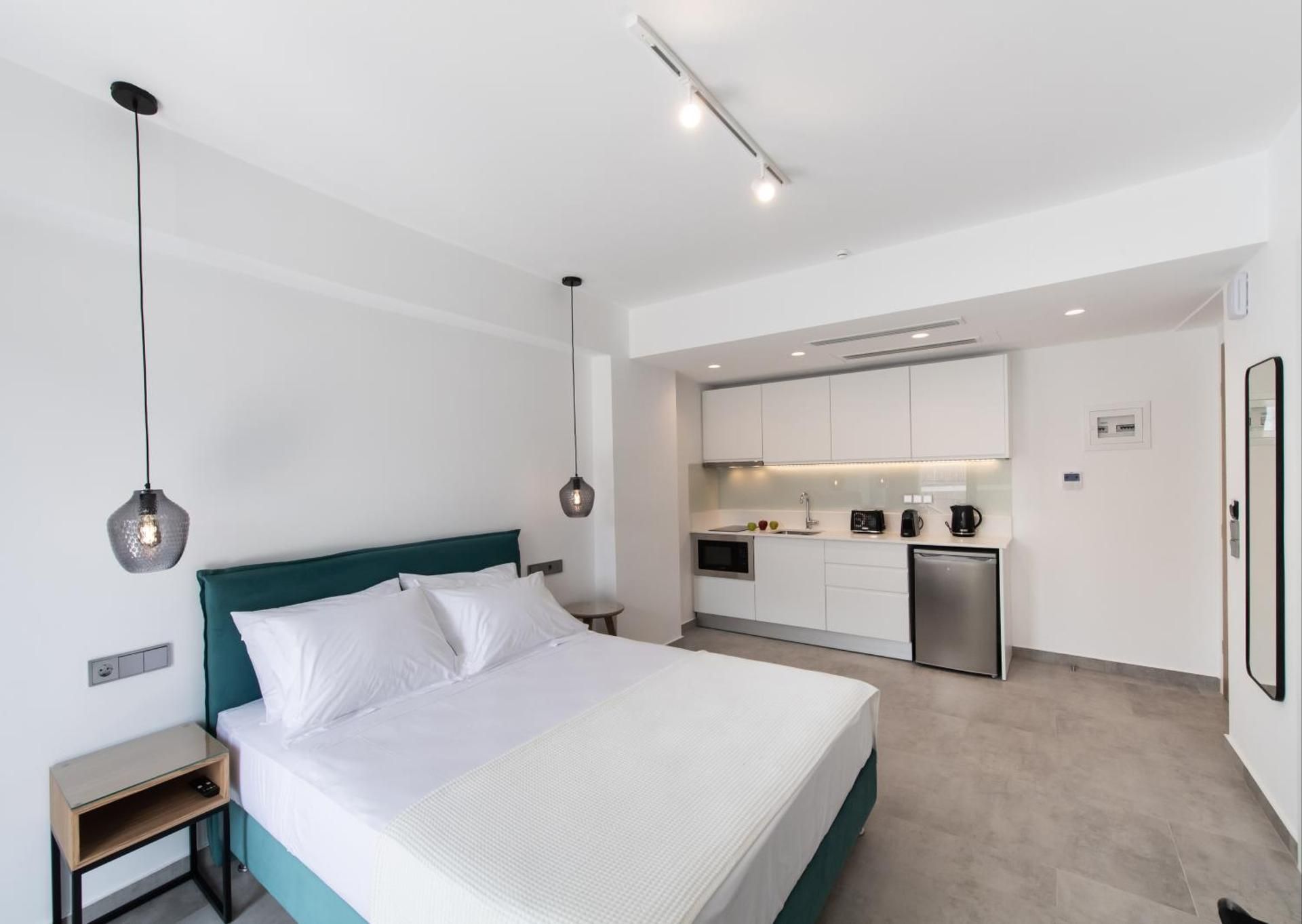 Studio Apartment with City & Mountain View