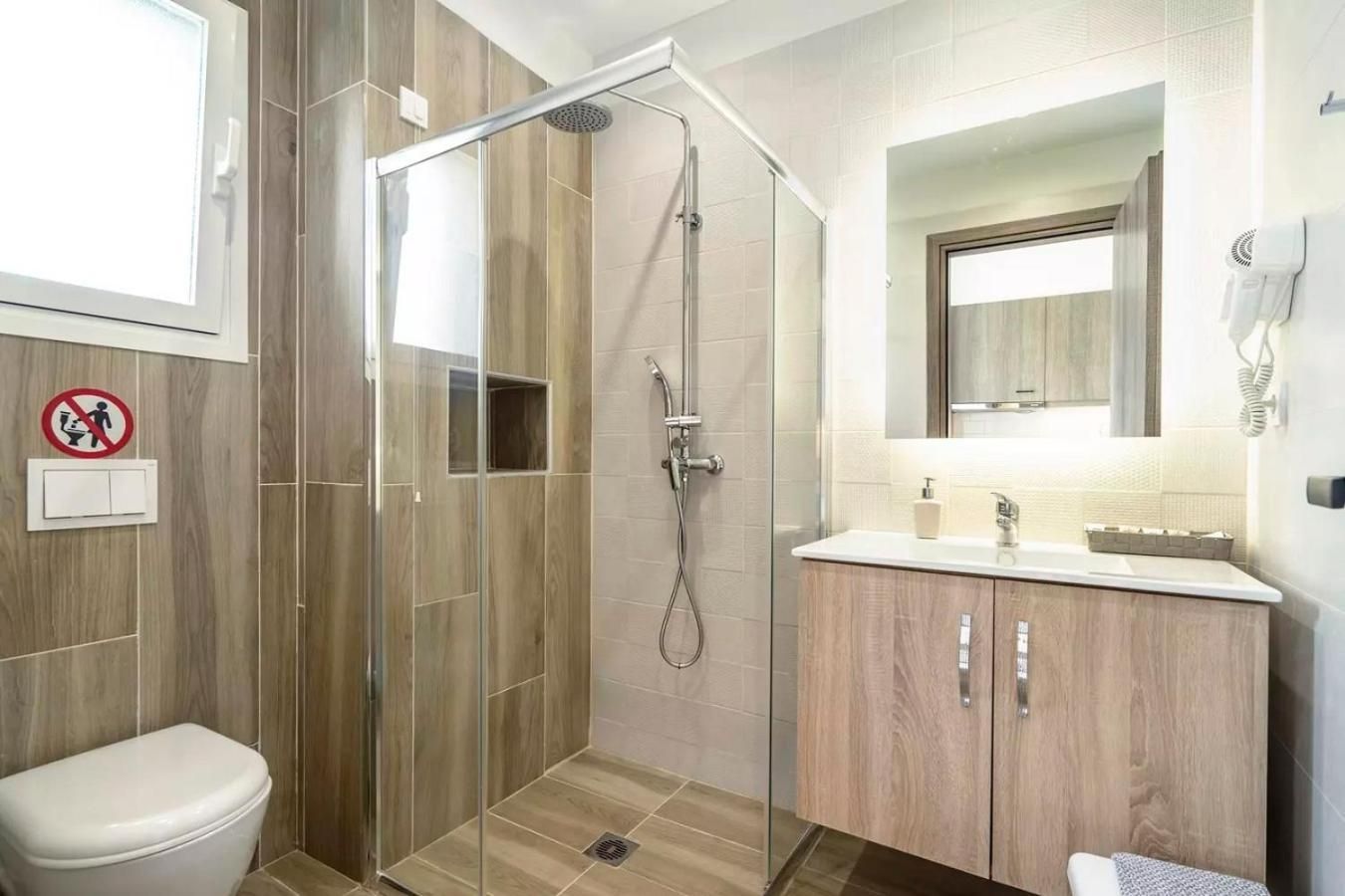 King Suite with Pool View