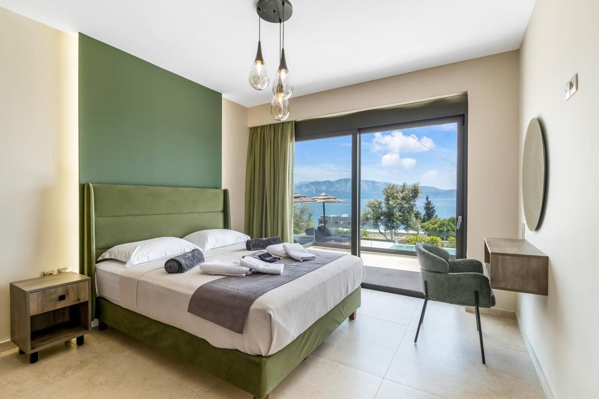 Villa Ioni - Four-Bedroom Villa with Private Pool and Sea View