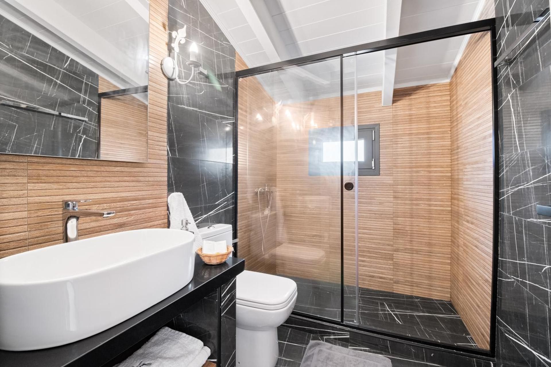 Suite Niso - Four-Bedroom Suite with Sea View