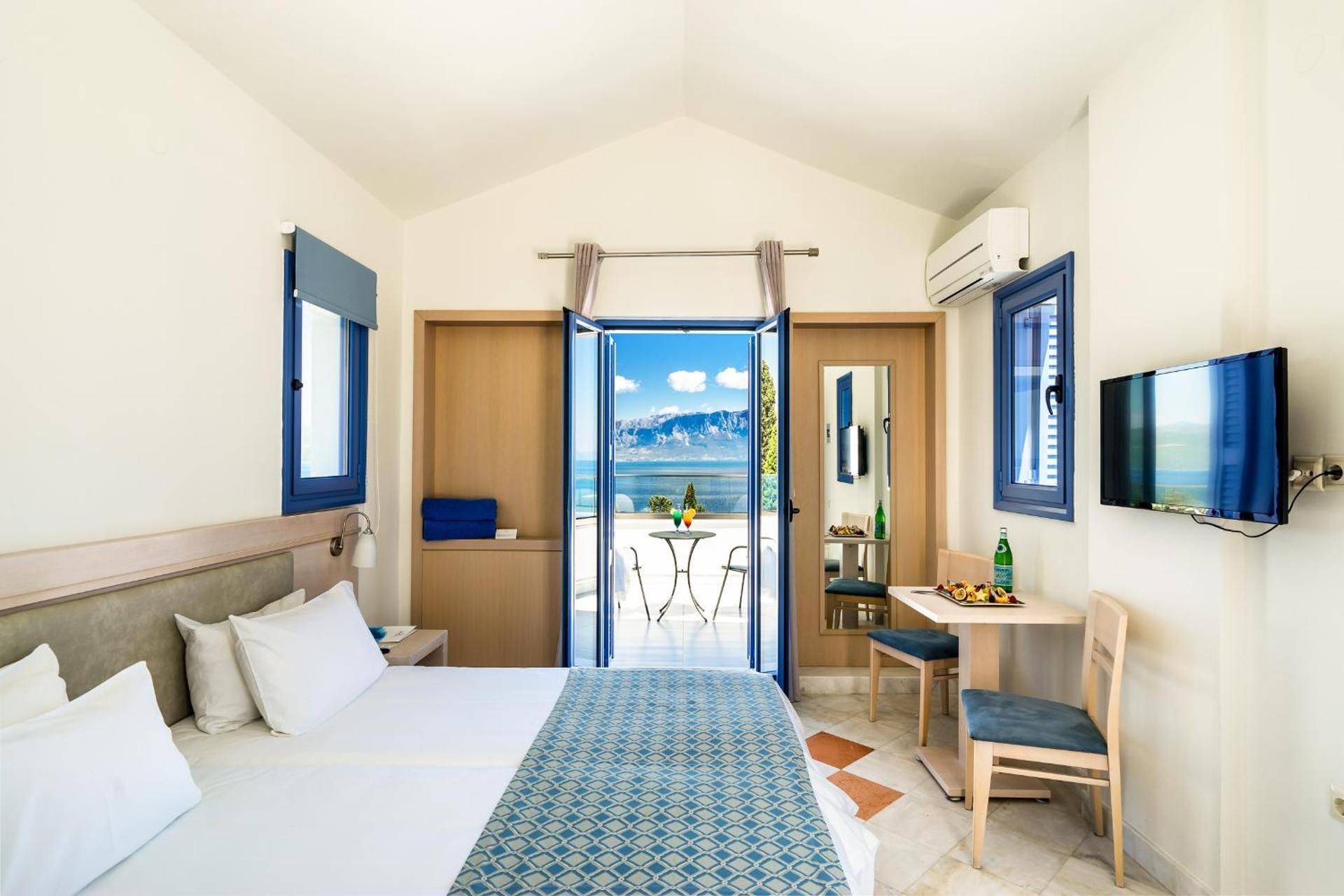Double or Twin Room with Sea View