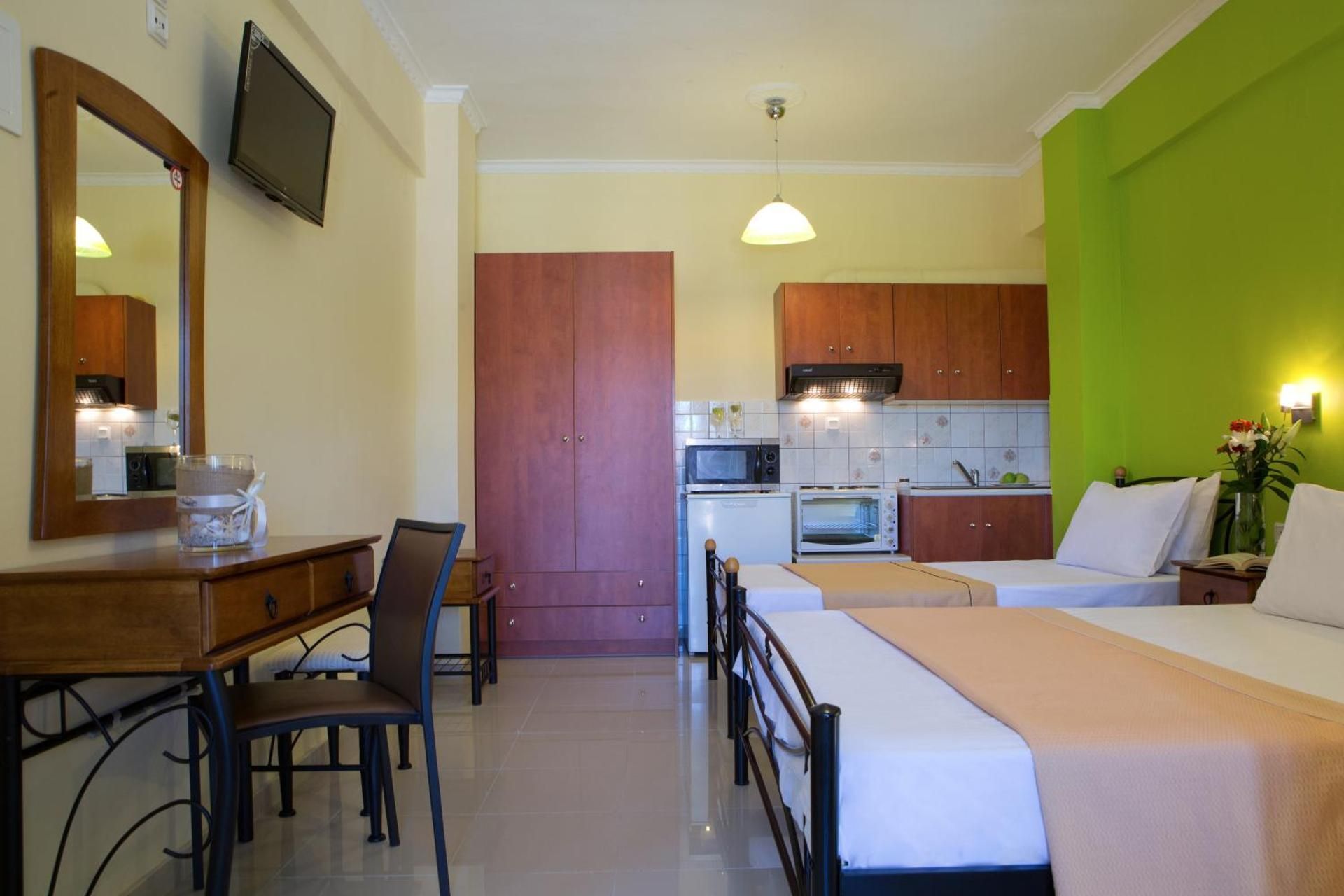 Studio (3 Adults)