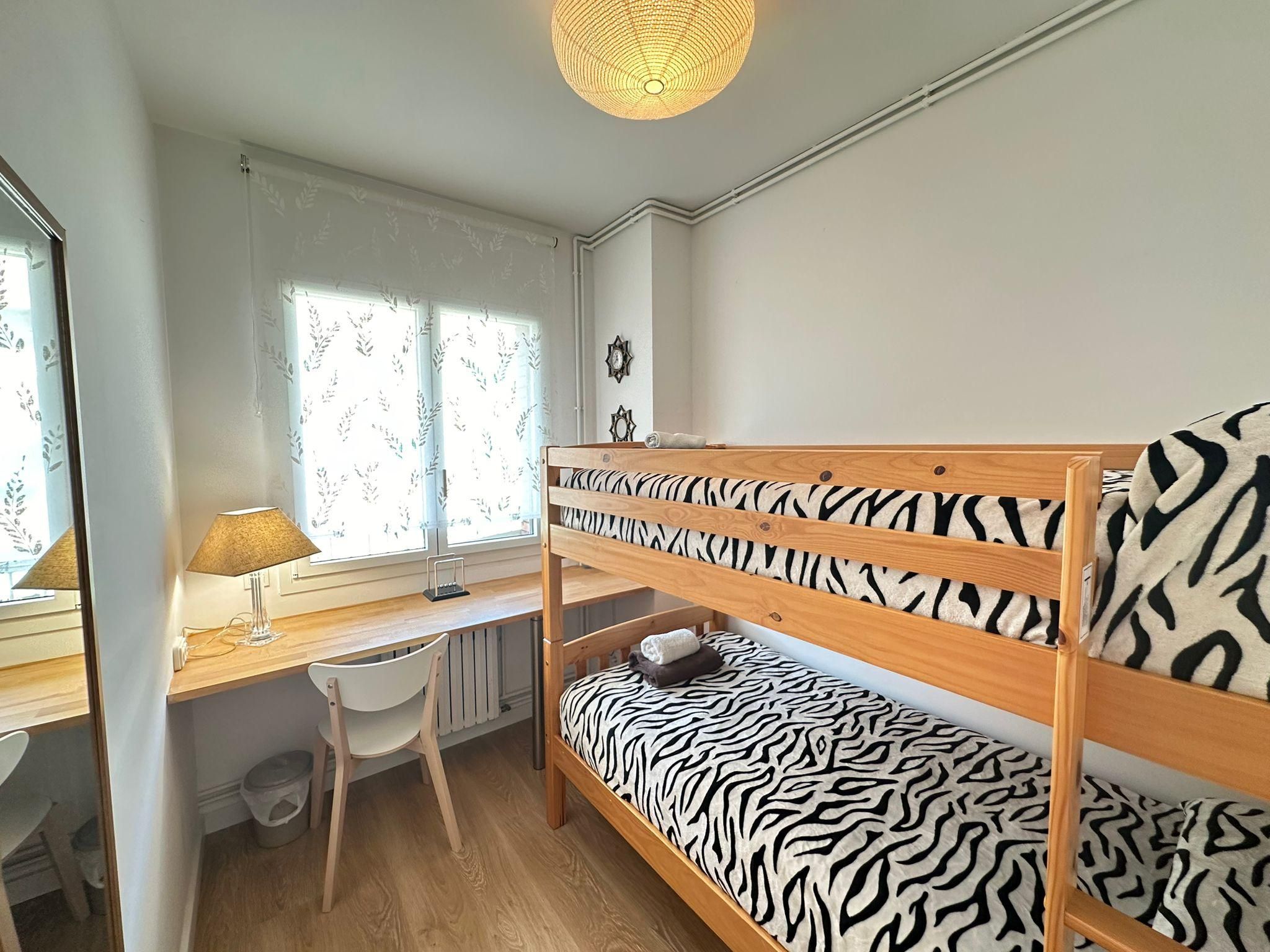 Rooms Borrell Twin Room with Bunk Bed