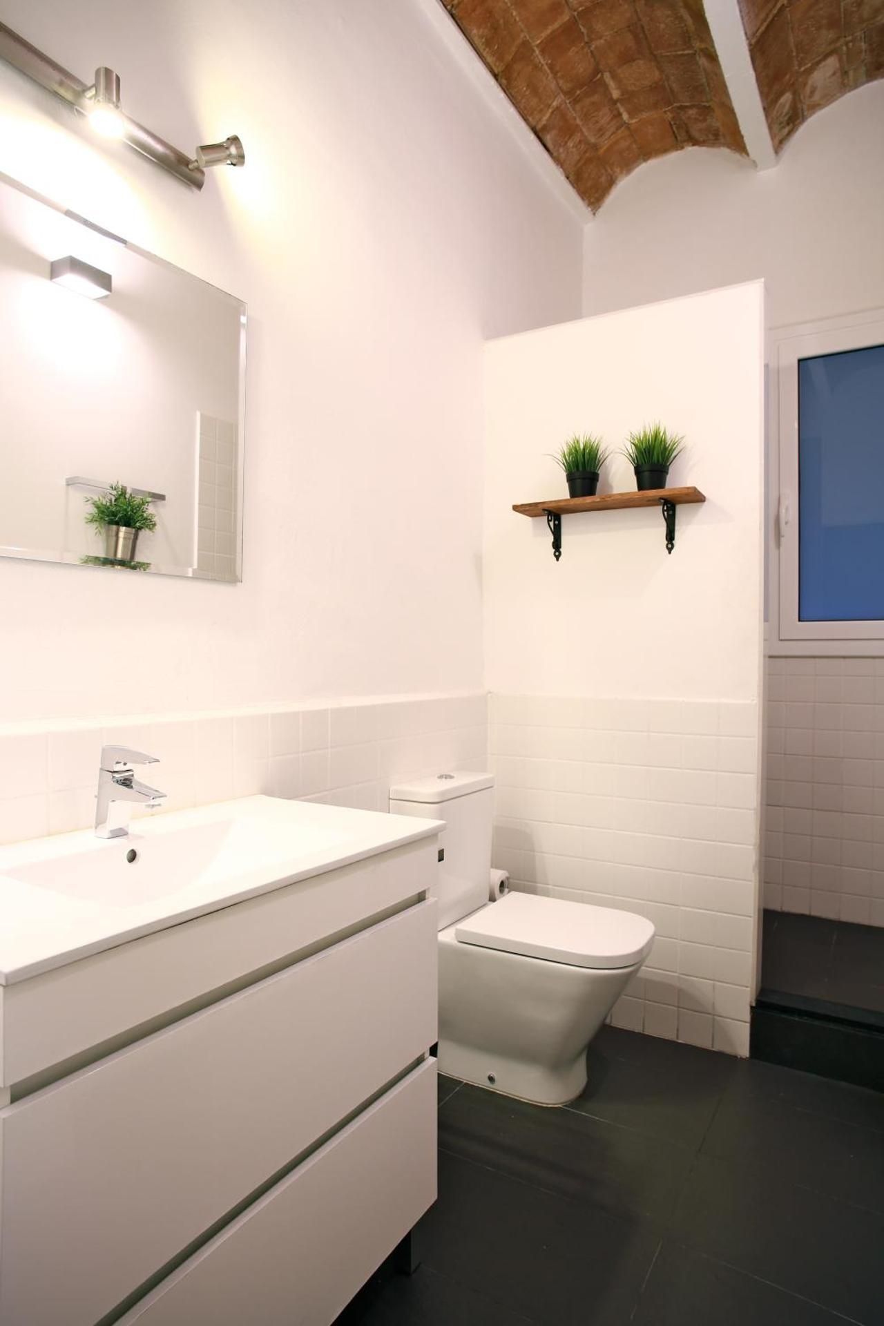 Quadruple with Shared Bathroom