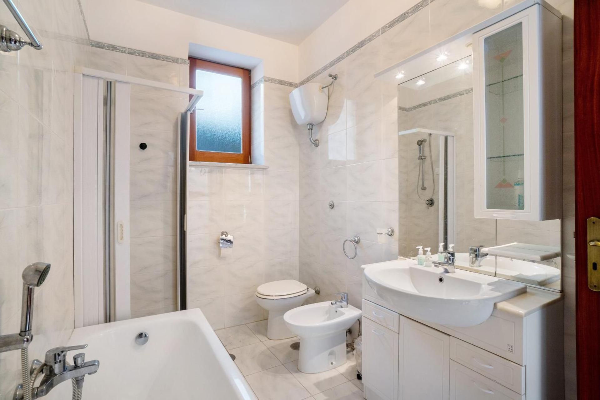 Superior One-Bedroom Apartment