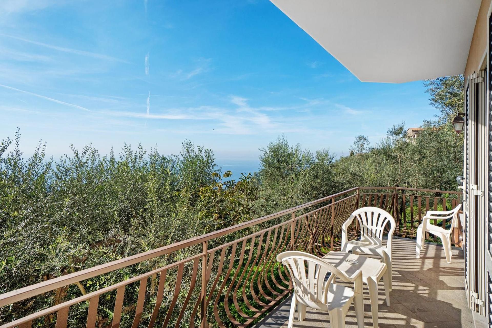 Superior One-Bedroom Apartment with Balcony