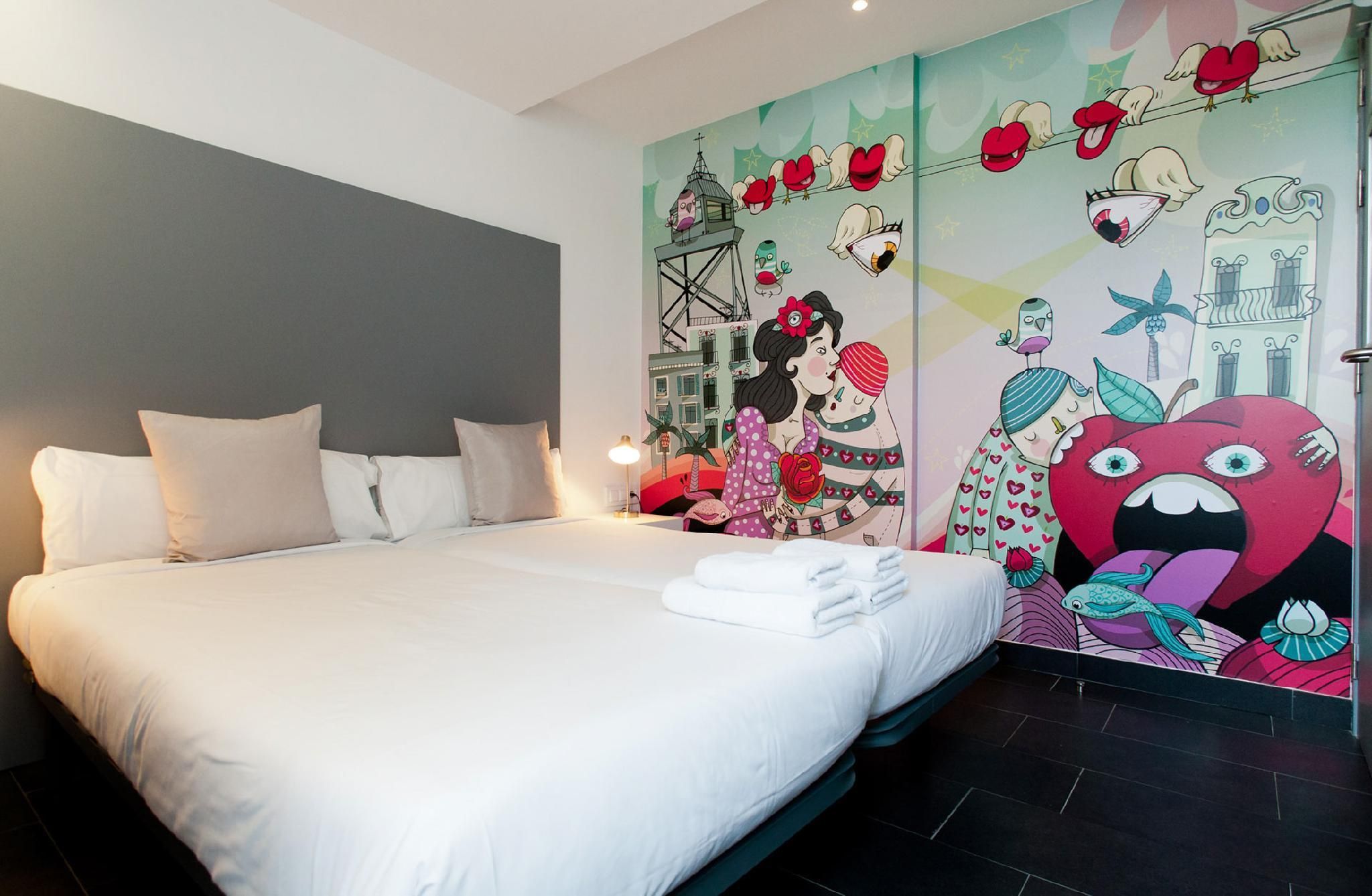 Hostel St Christophers Barcelona Twin Suite With Private Bathroom