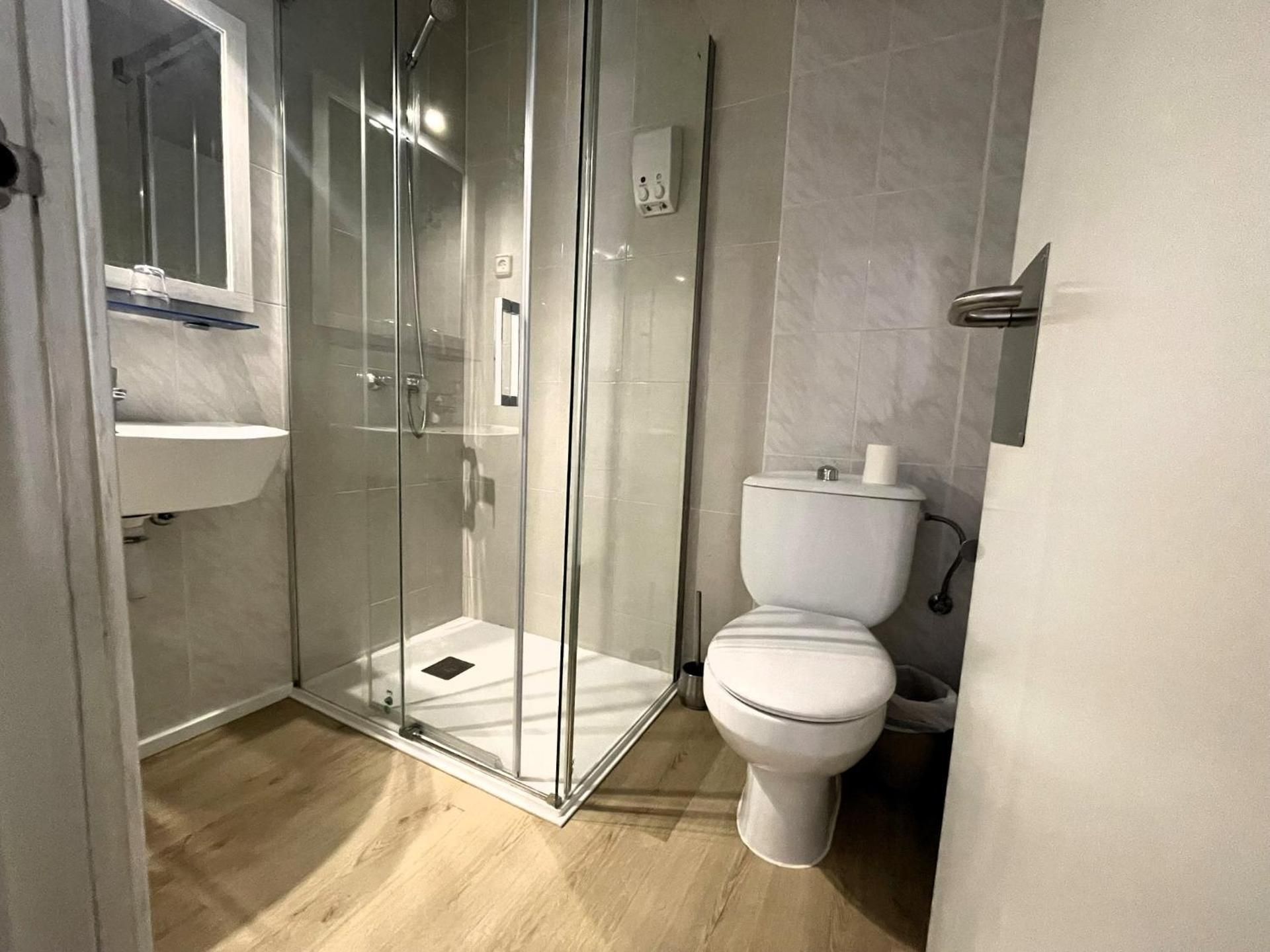 Twin Room with Private Bathroom