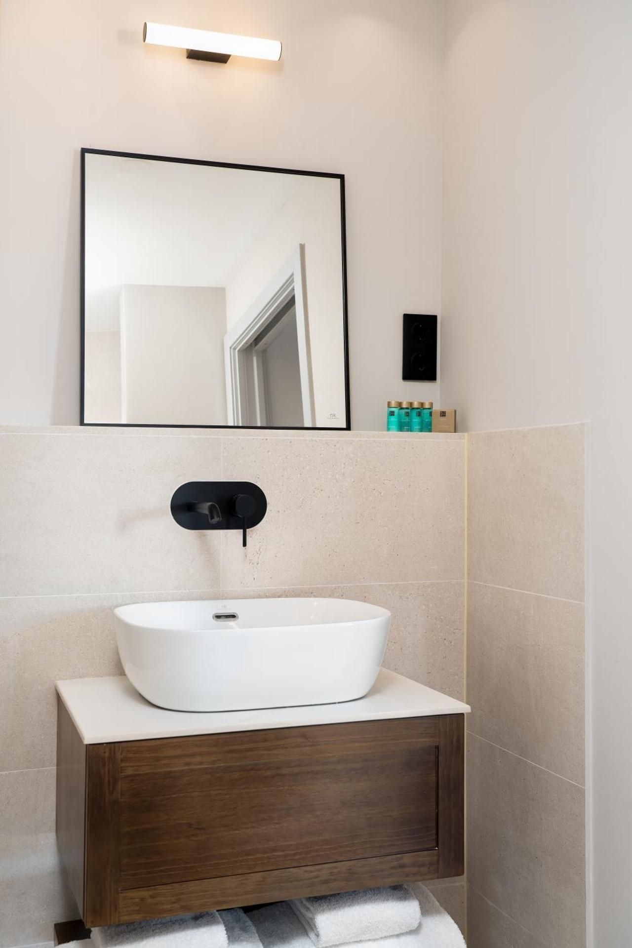 1-Bedroom Studio with Balcony