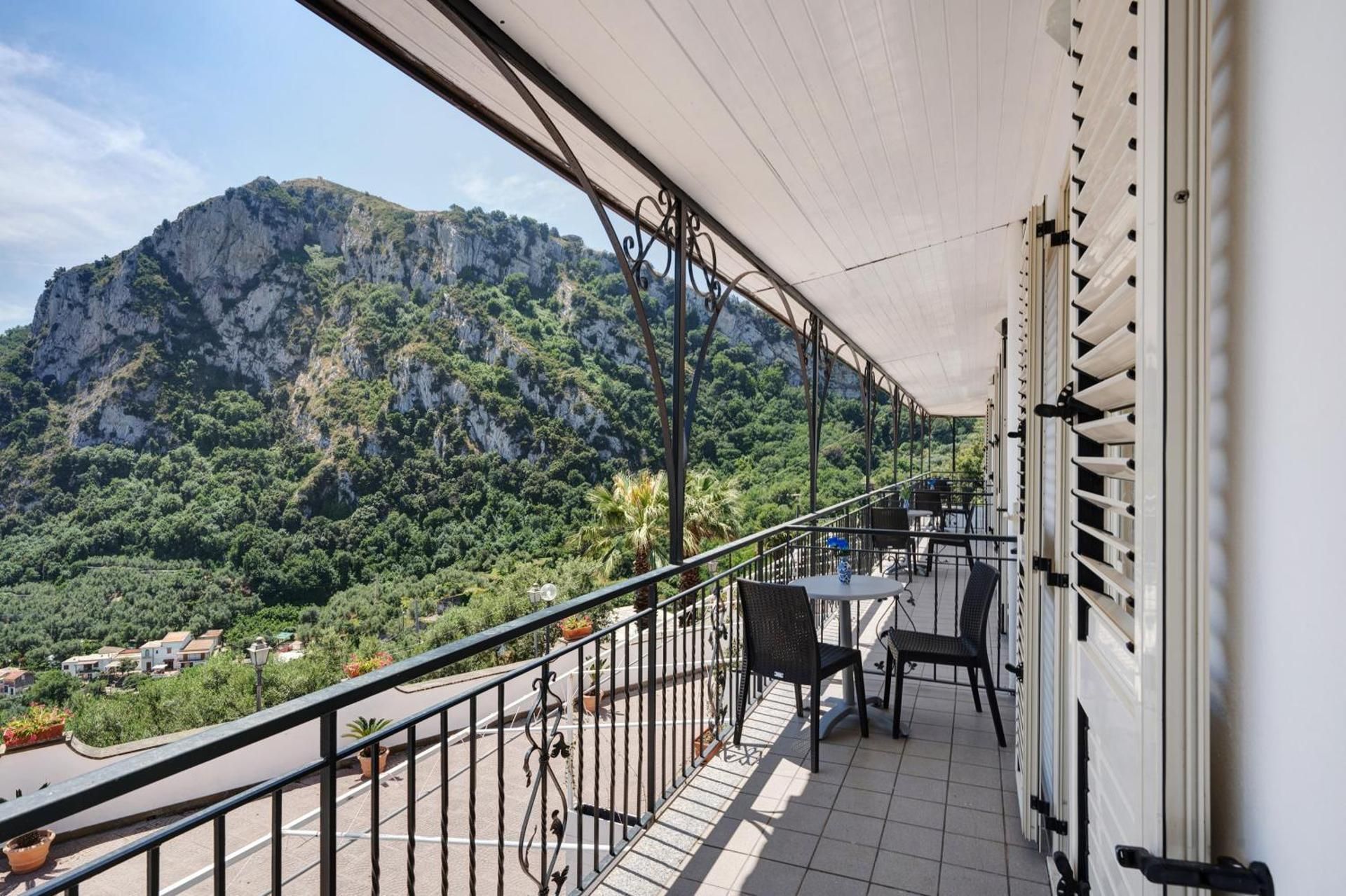 Superior One-Bedroom Apartment with Balcony