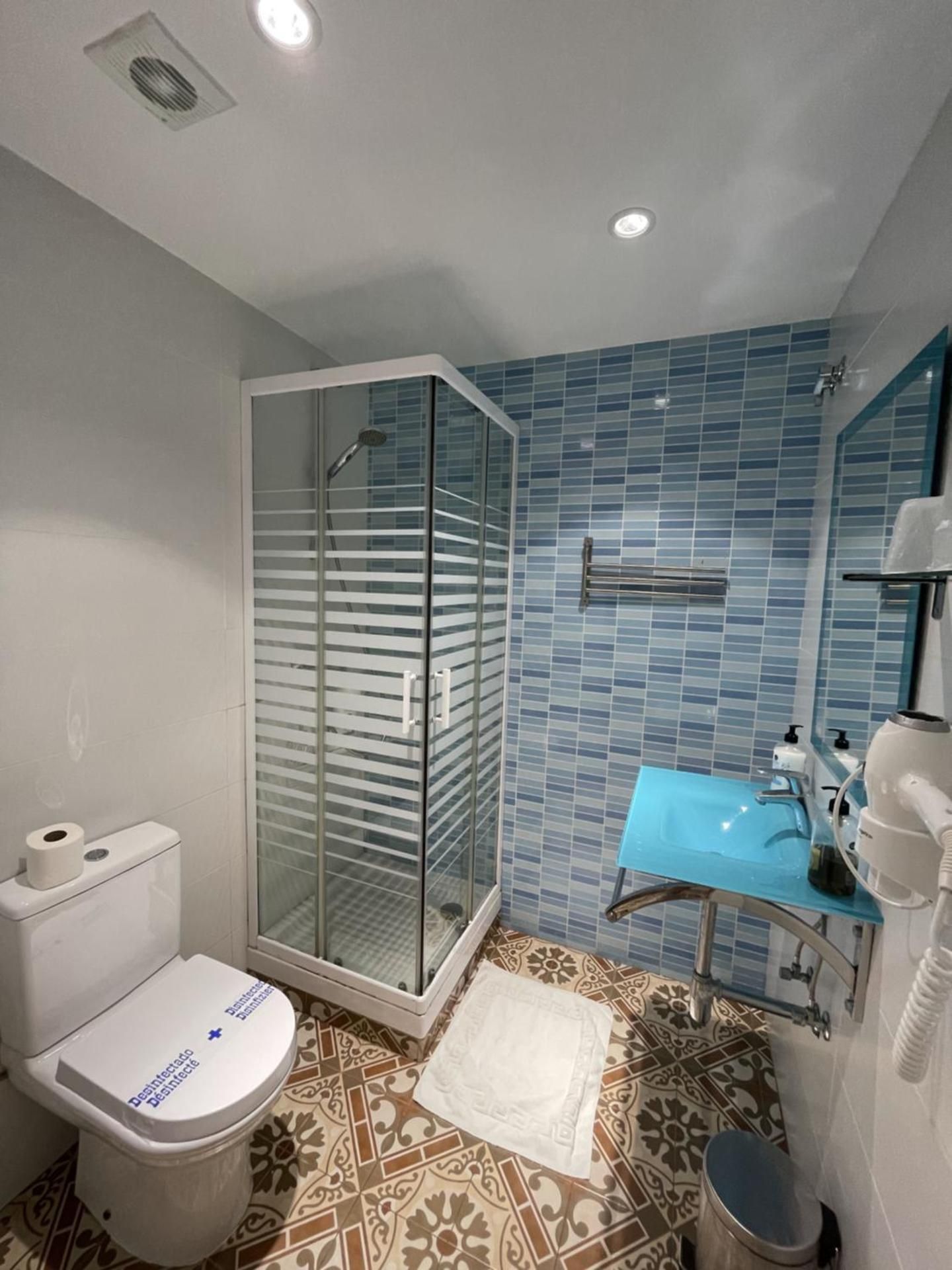 Hostal Nova Barcelona Twin Room with Bathroom 2