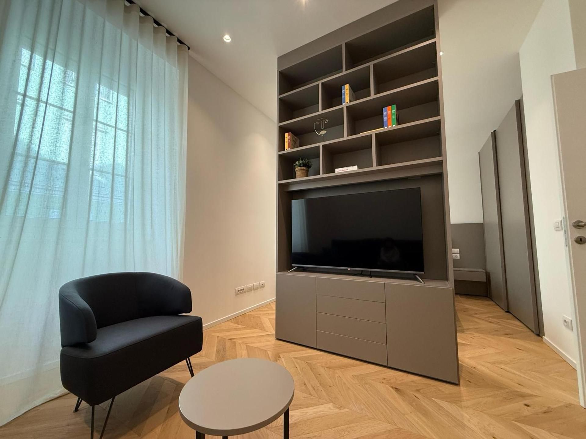 Studio Apartment with One Double Bed