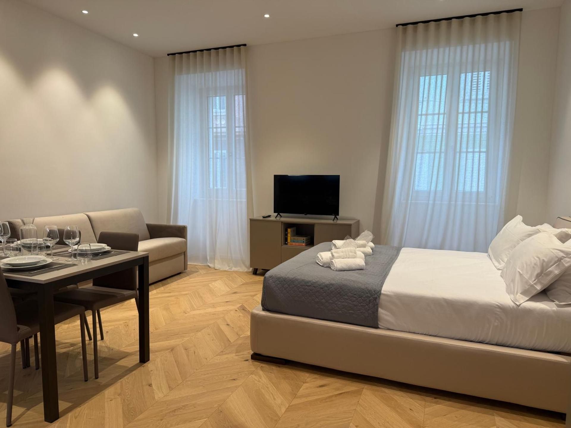 Studio Apartment with Queen Bed