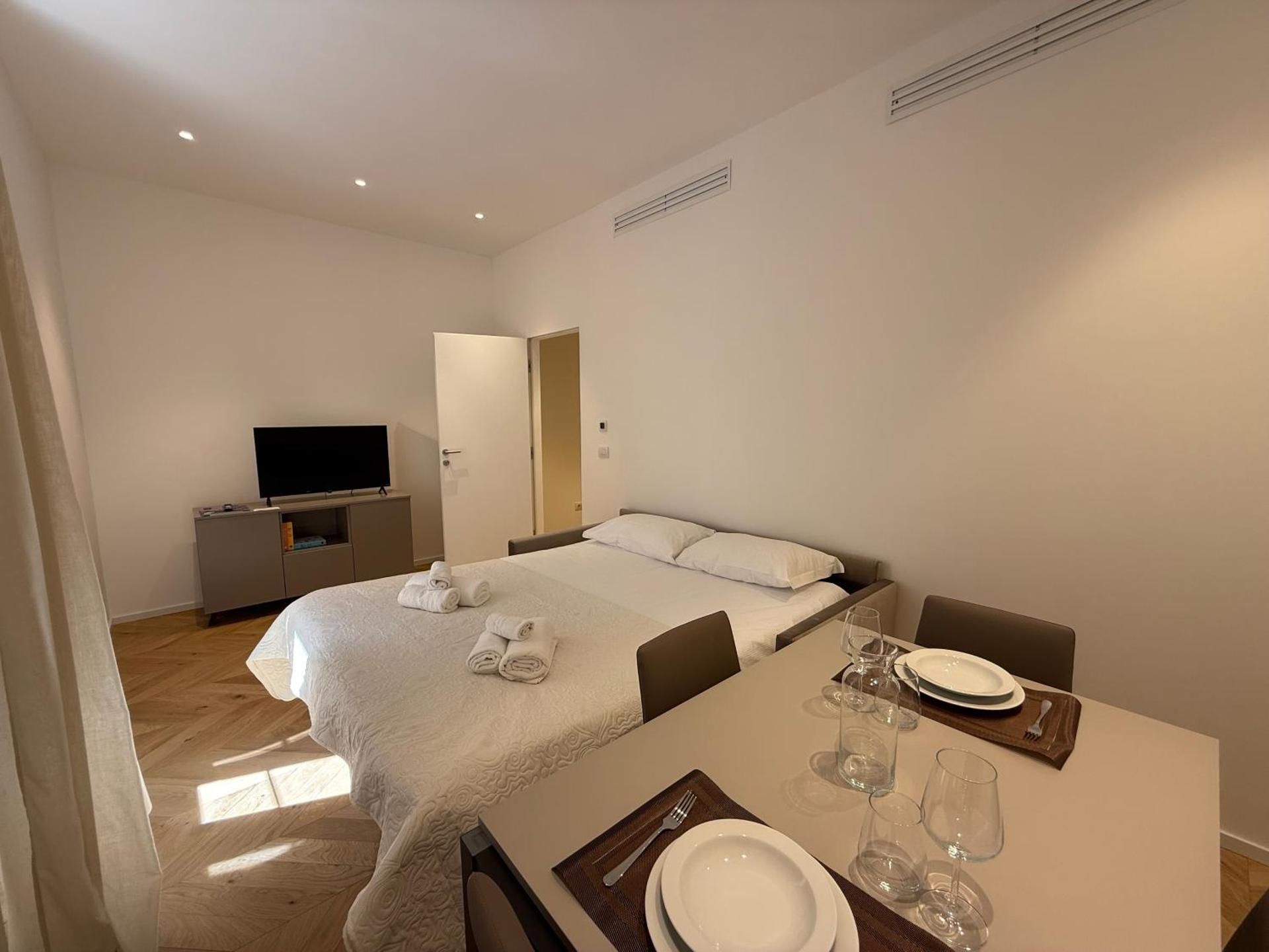 Studio Apartment with Balcony