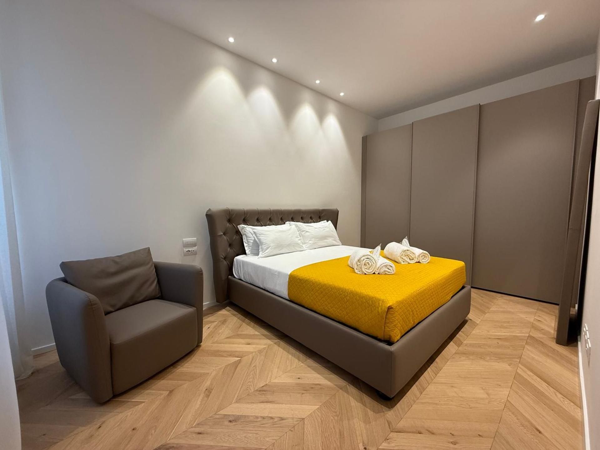Deluxe One-Bedroom Apartment