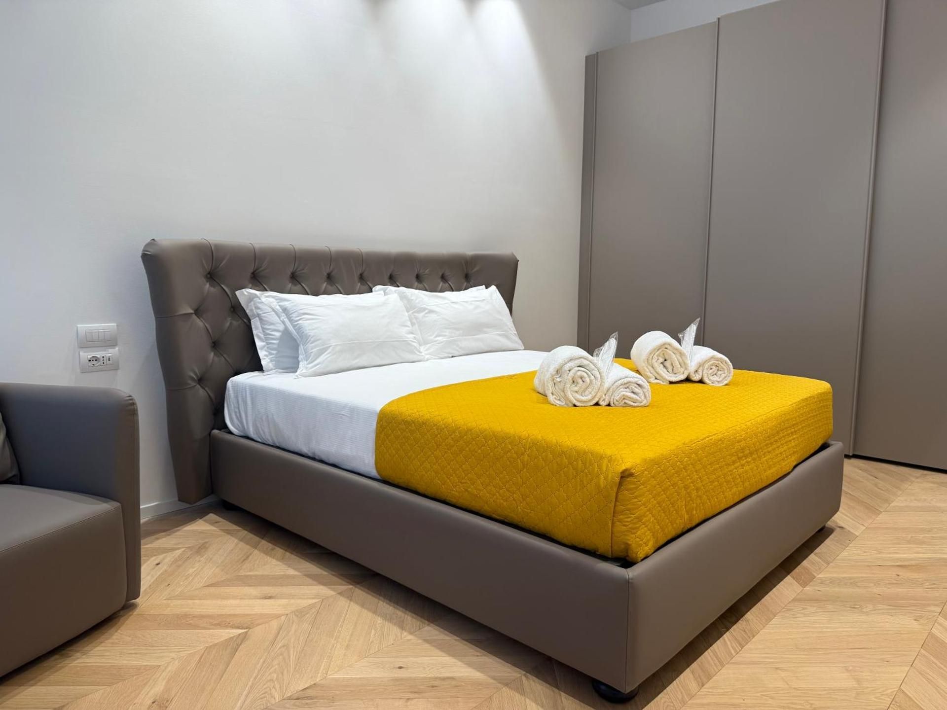 Deluxe One-Bedroom Apartment